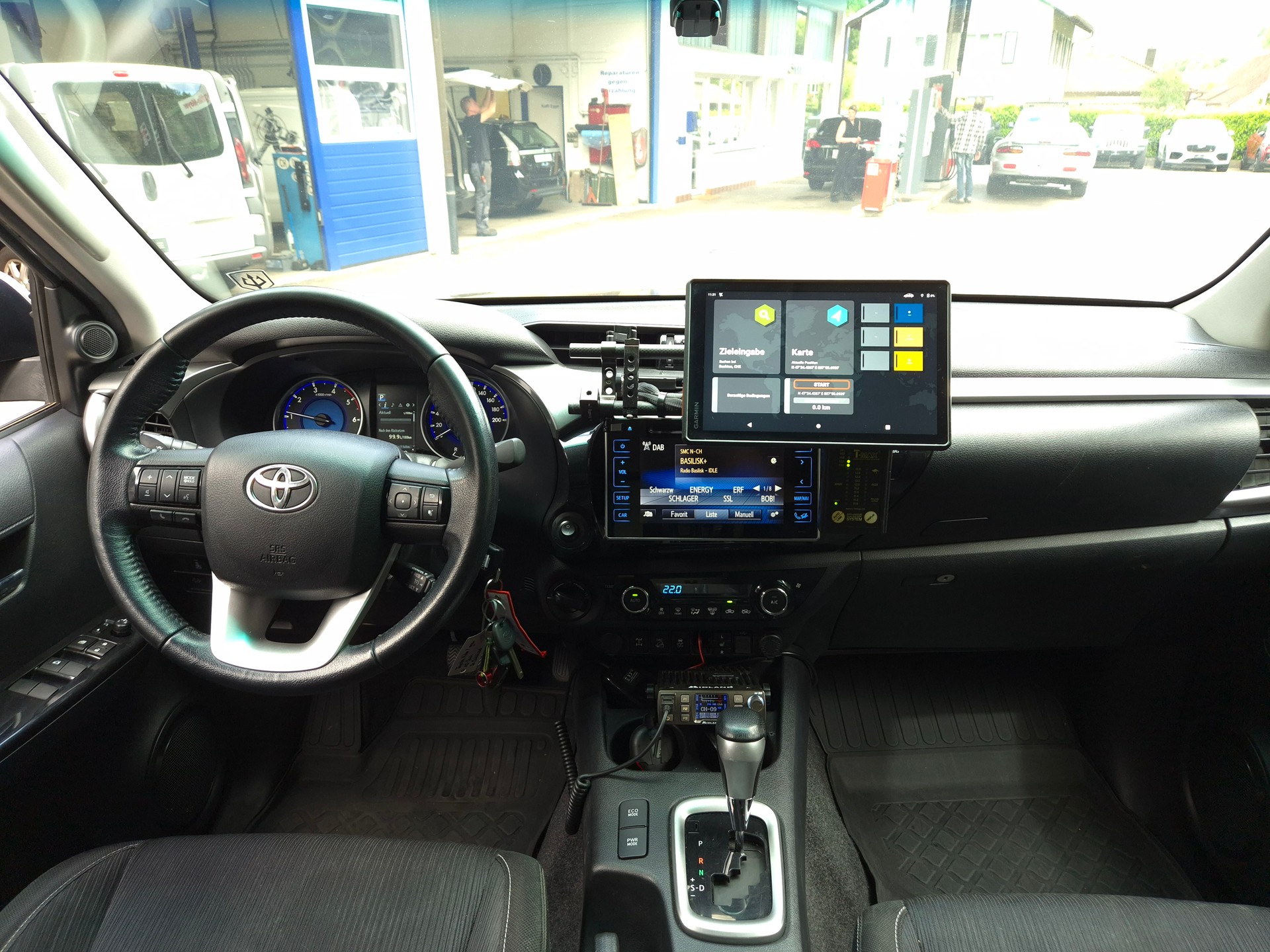 TOYOTA Hilux 2.4D-4D Style DoubleCab 4x4 A-image-21