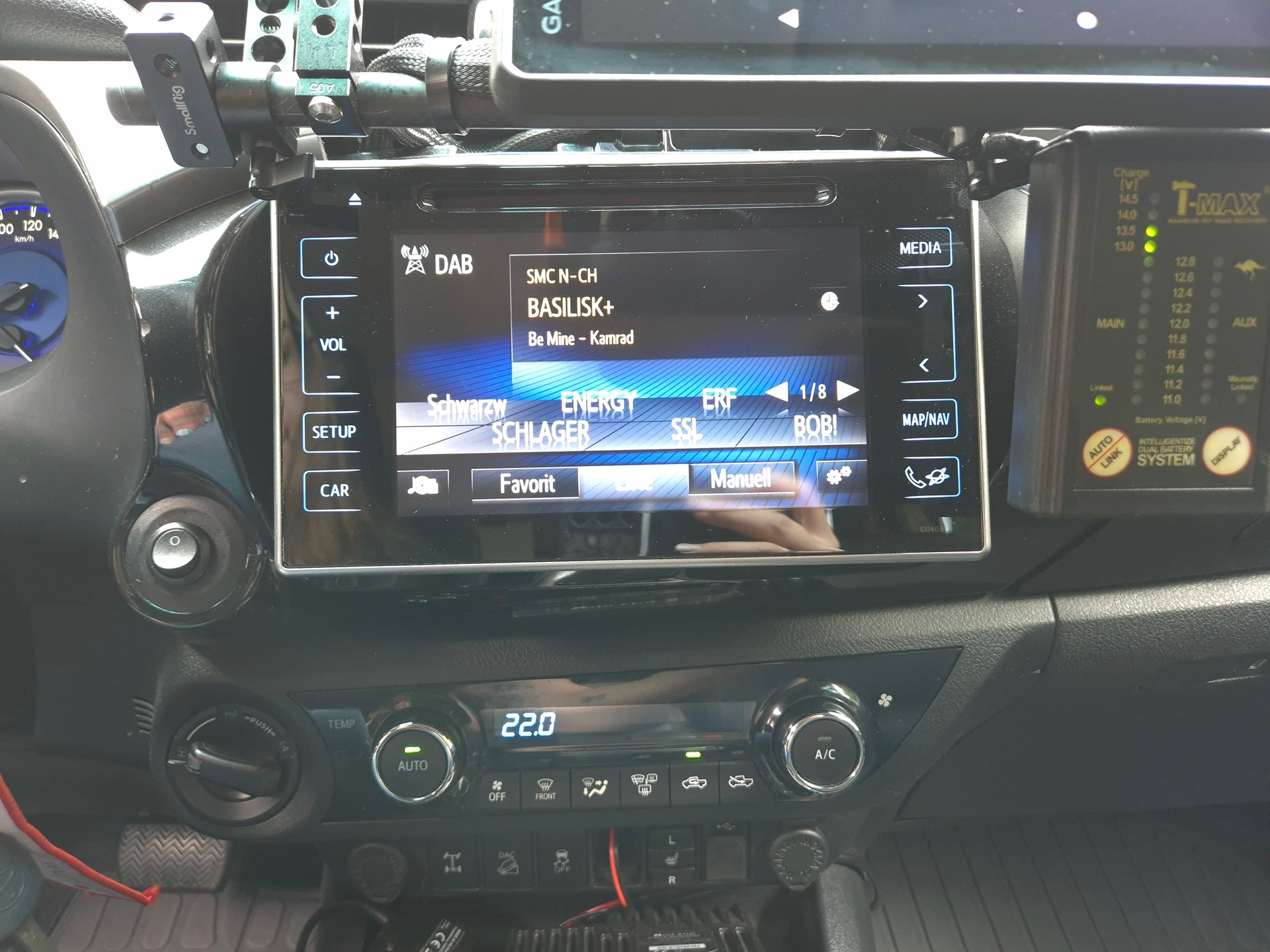 TOYOTA Hilux 2.4D-4D Style DoubleCab 4x4 A-image-24