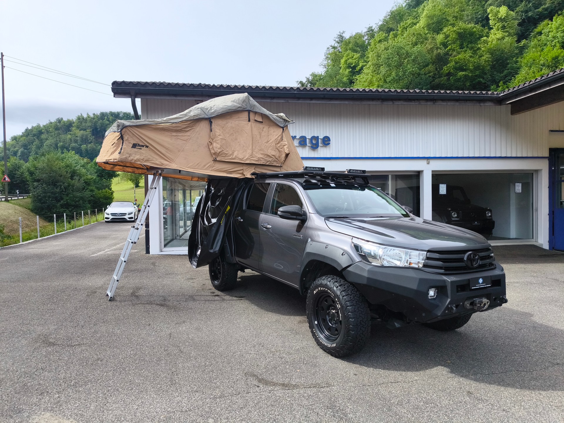 TOYOTA Hilux 2.4D-4D Style DoubleCab 4x4 A-showroom-element-1
