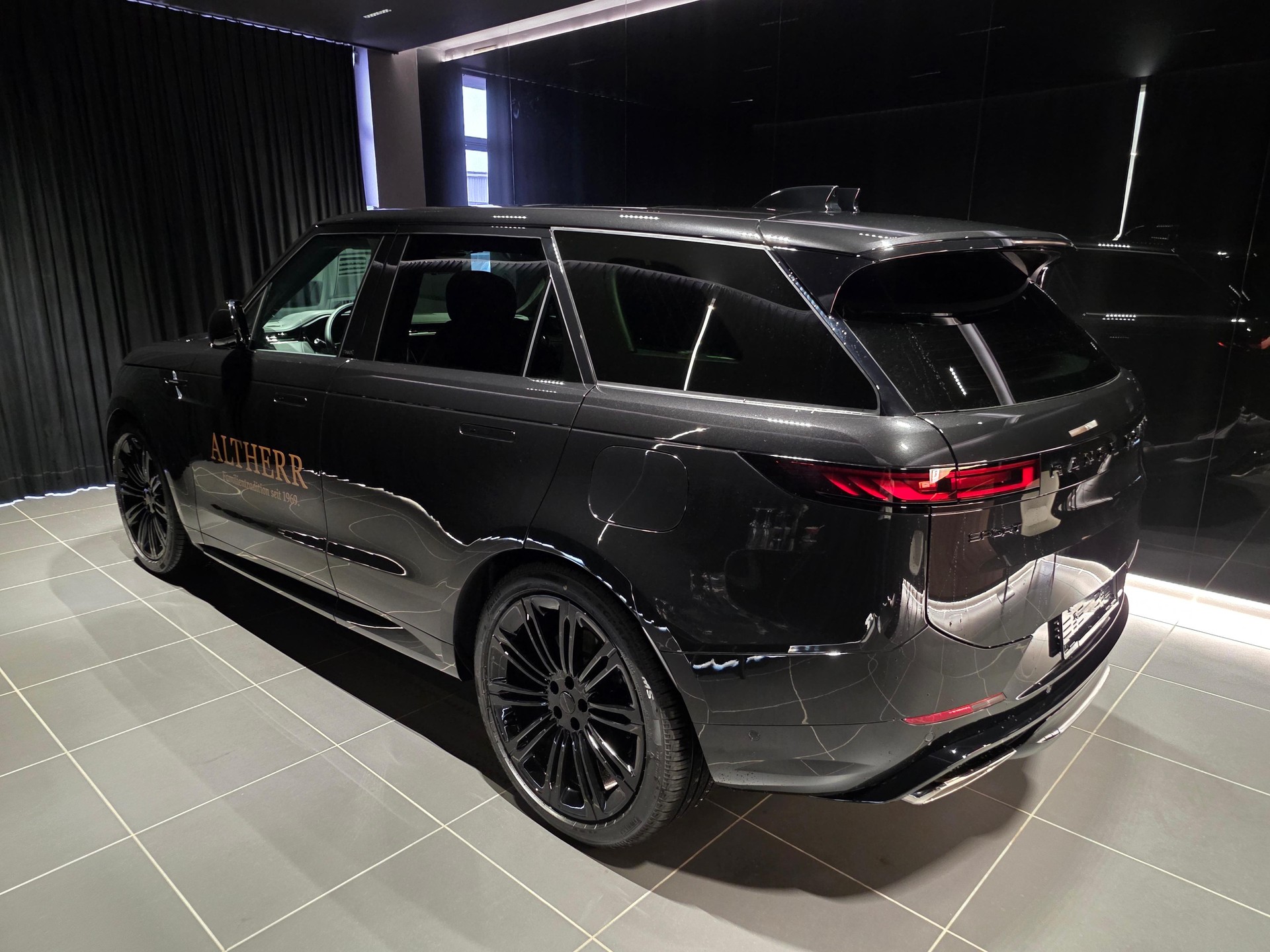 LAND ROVER Range Rover Sport 3.0 I6 P550e Autobiography-showroom-element-1
