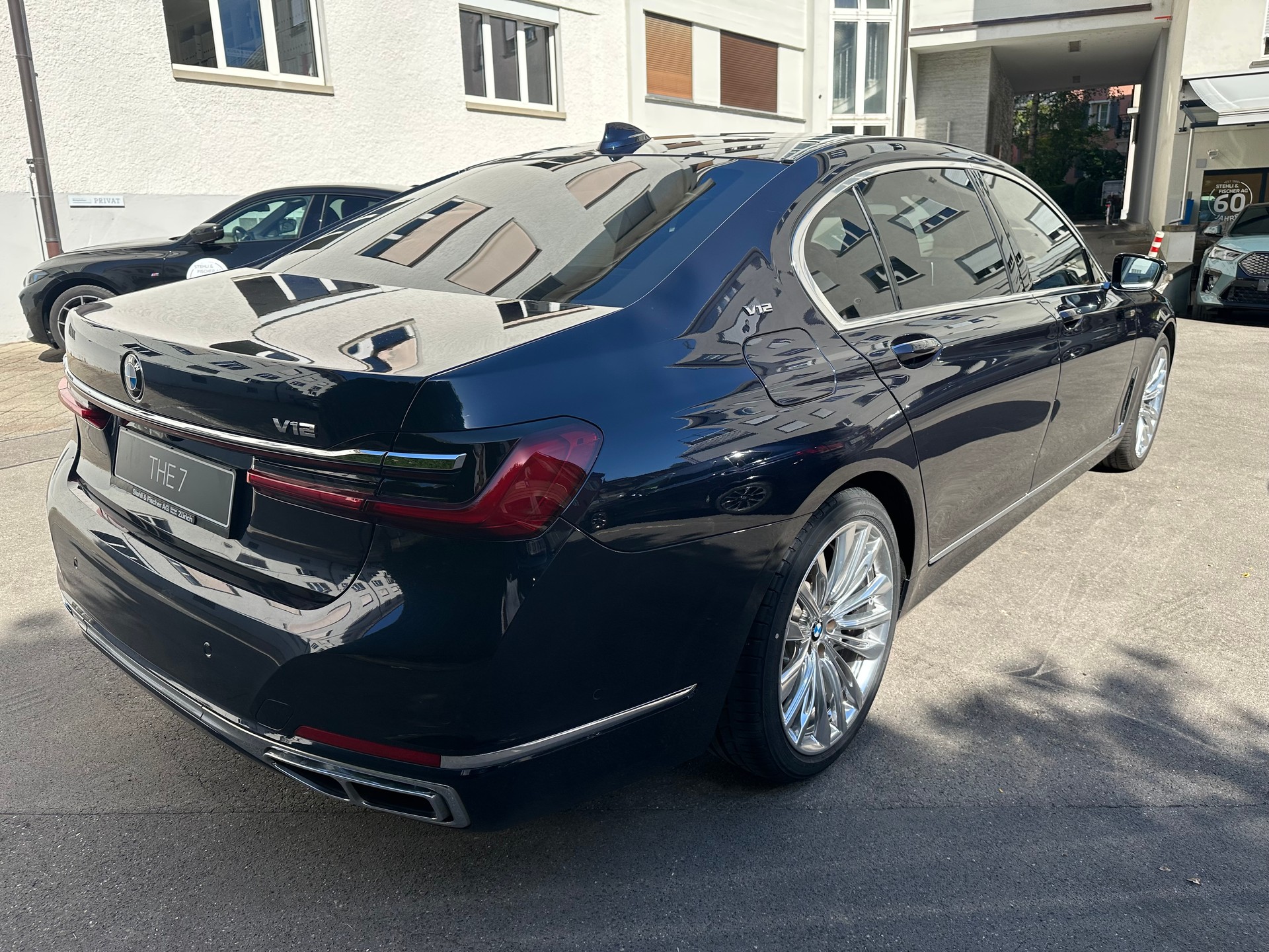BMW M760Li xDrive Sport Getriebe-showroom-element-2