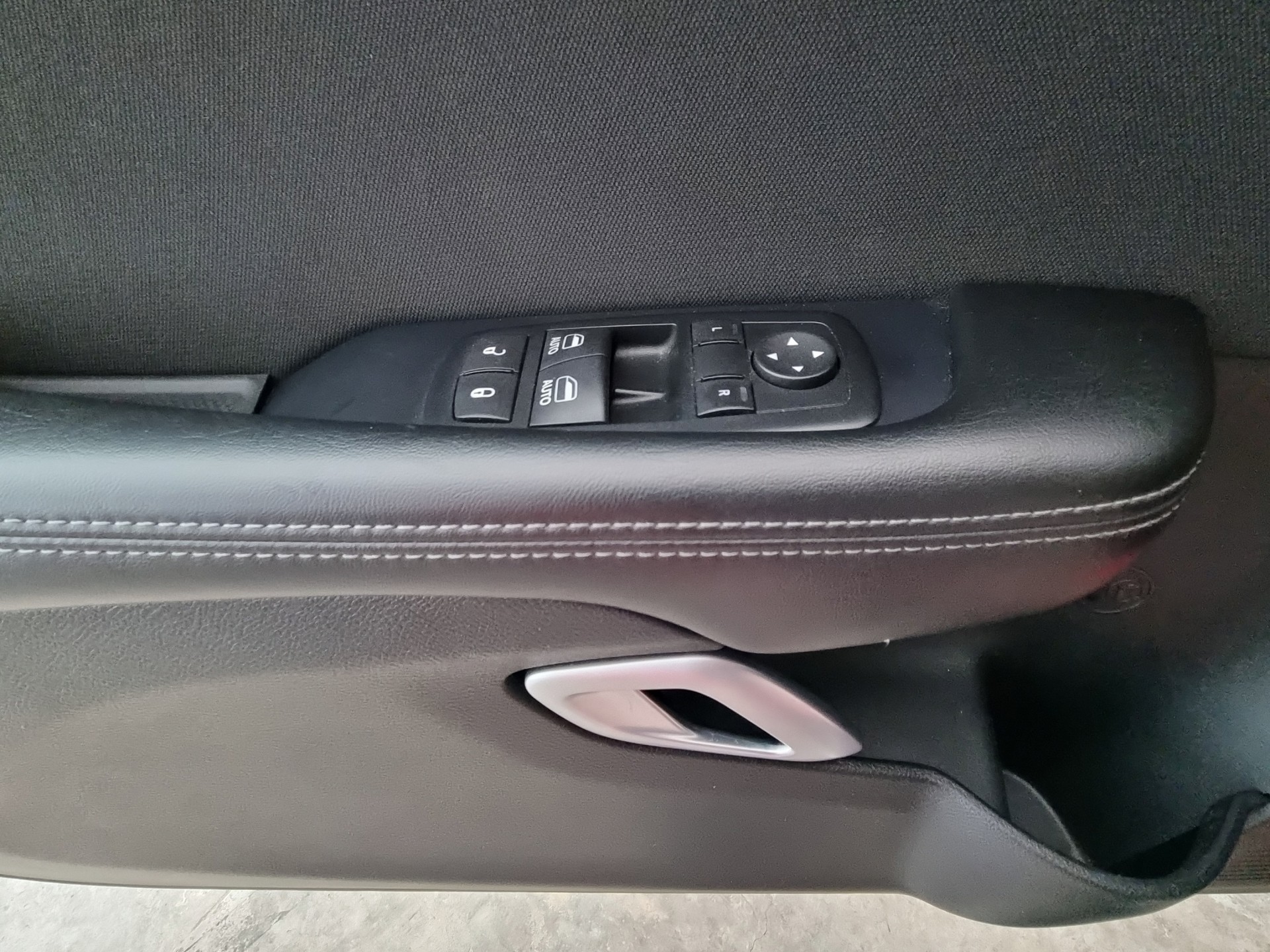 DODGE Challenger 3.6 V6 SXT 8-Stufen Aut.-image-11