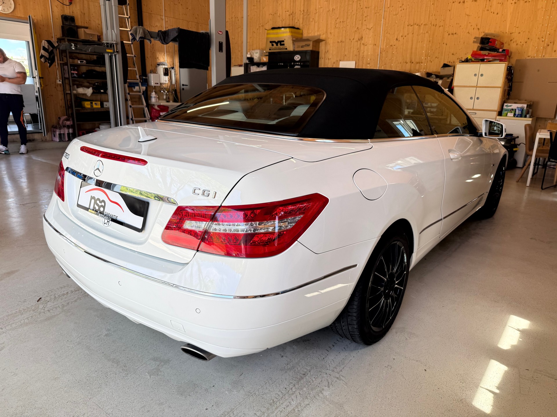MERCEDES-BENZ E 350 CGI BlueEfficiency 7G-Tronic-showroom-element-3
