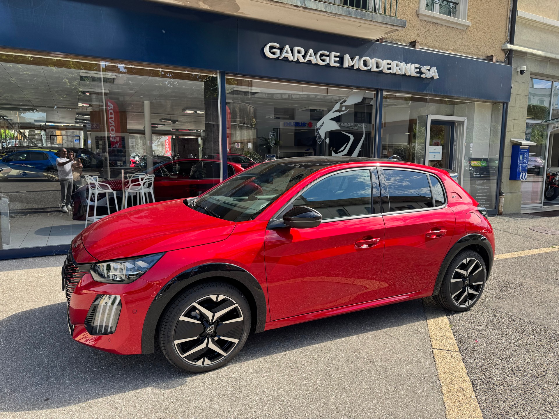 PEUGEOT 208 1.2 Hybrid 145 GT