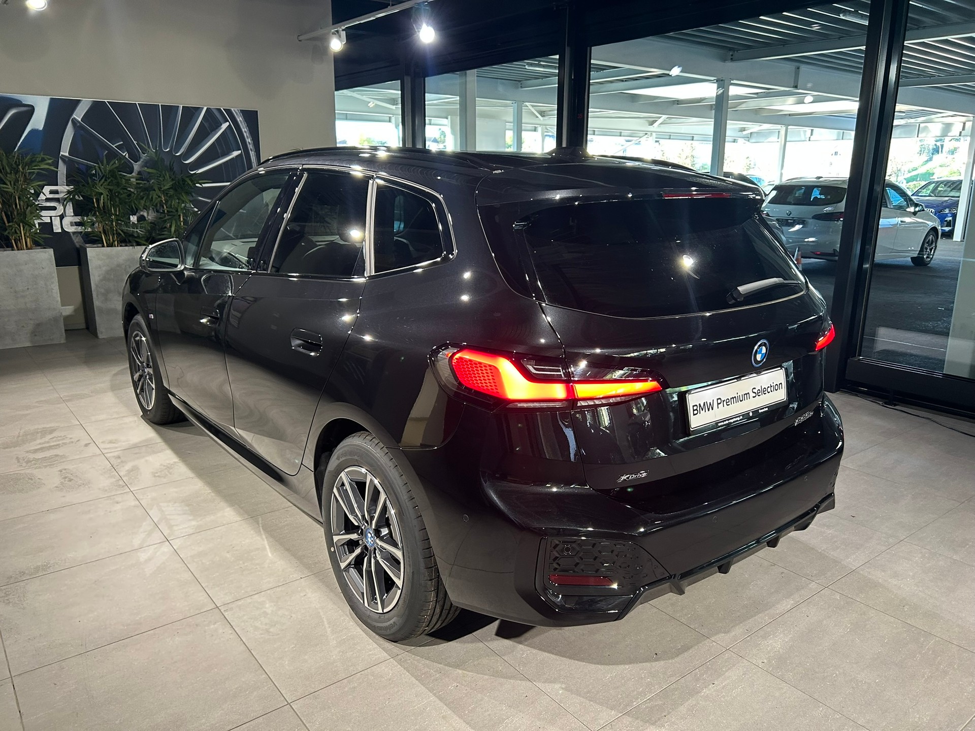 BMW 225e xDrive Active Tourer-showroom-element-3