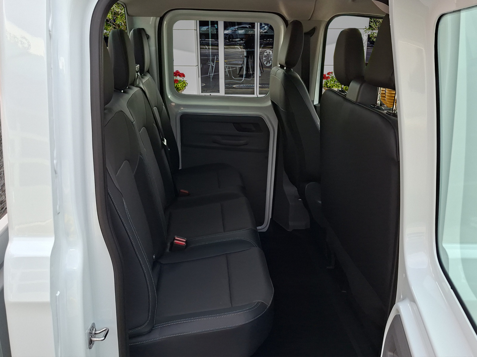 VW Transporter 2.0 TDI-image-21