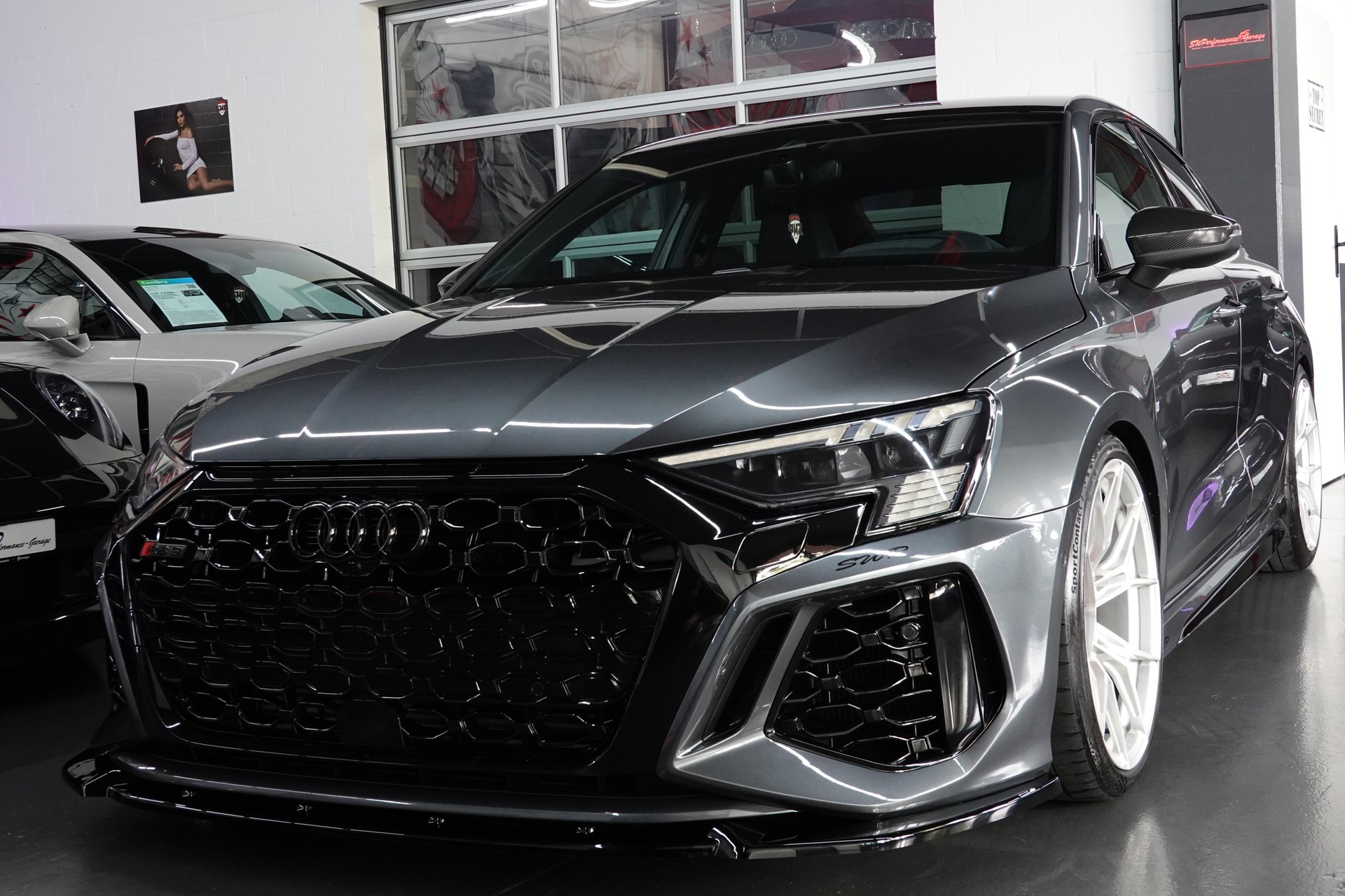 AUDI RS3 LIMOUSINE 2.5 TSI QUATTRO S-TRONIC CH-FZ SEDAN GRAIL ON TOP-showroom-element-3
