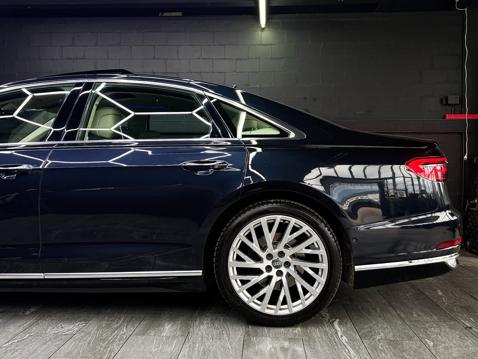 AUDI A8 50 TDI quattro tiptronic-image-4