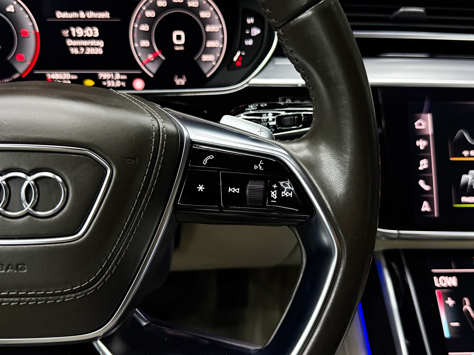AUDI A8 50 TDI quattro tiptronic-image-13