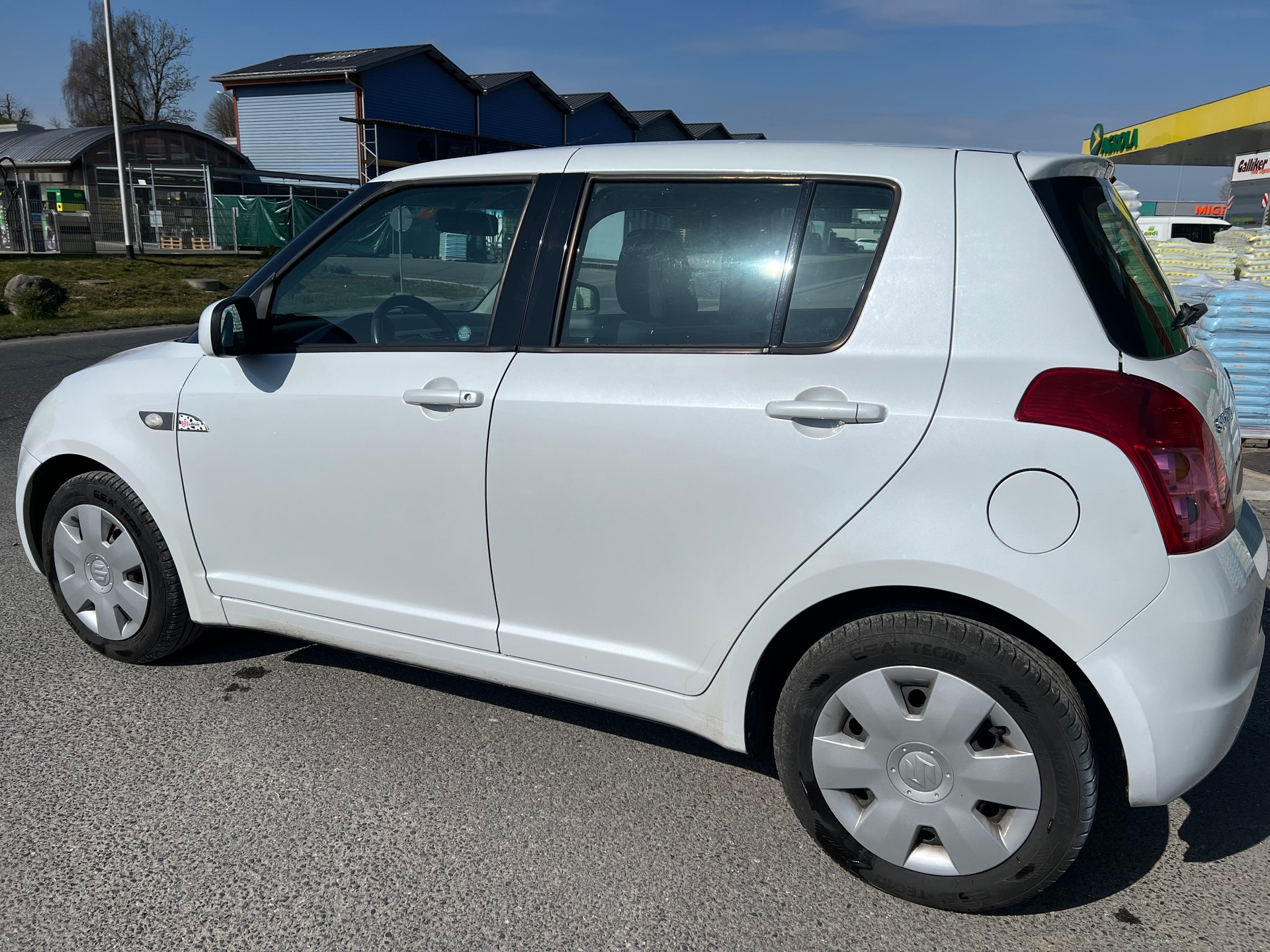 SUZUKI Swift 1.3i 16V GL Top-image-3
