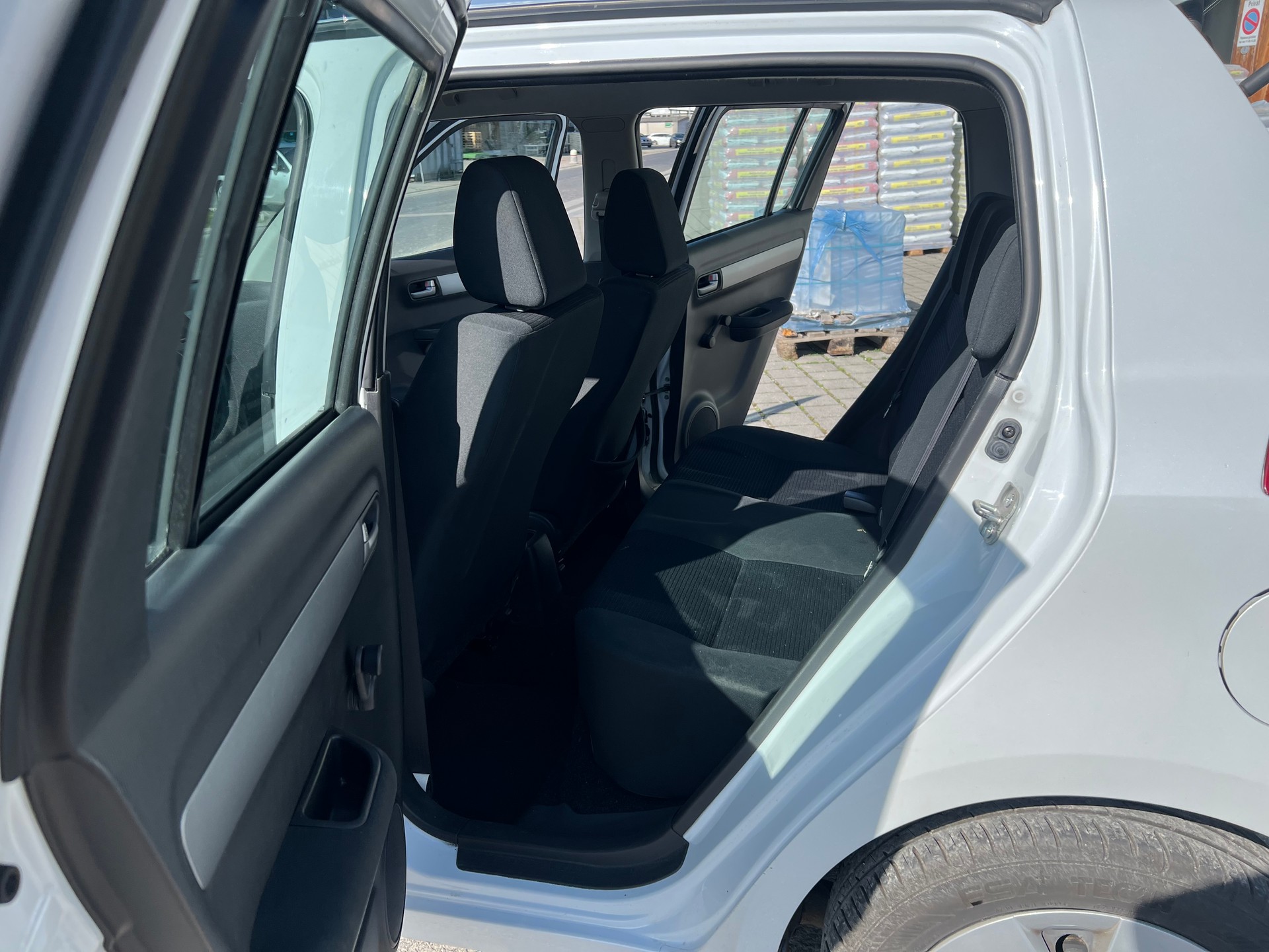 SUZUKI Swift 1.3i 16V GL Top-image-9