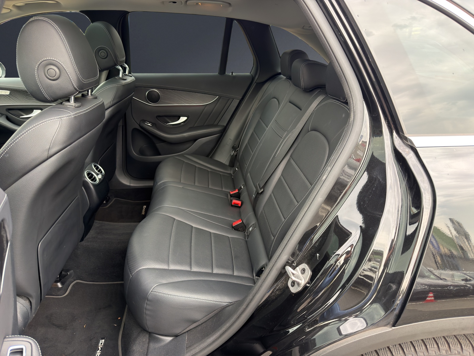 MERCEDES-BENZ GLC 200 AMG Line 4Matic 9G-Tronic-image-10