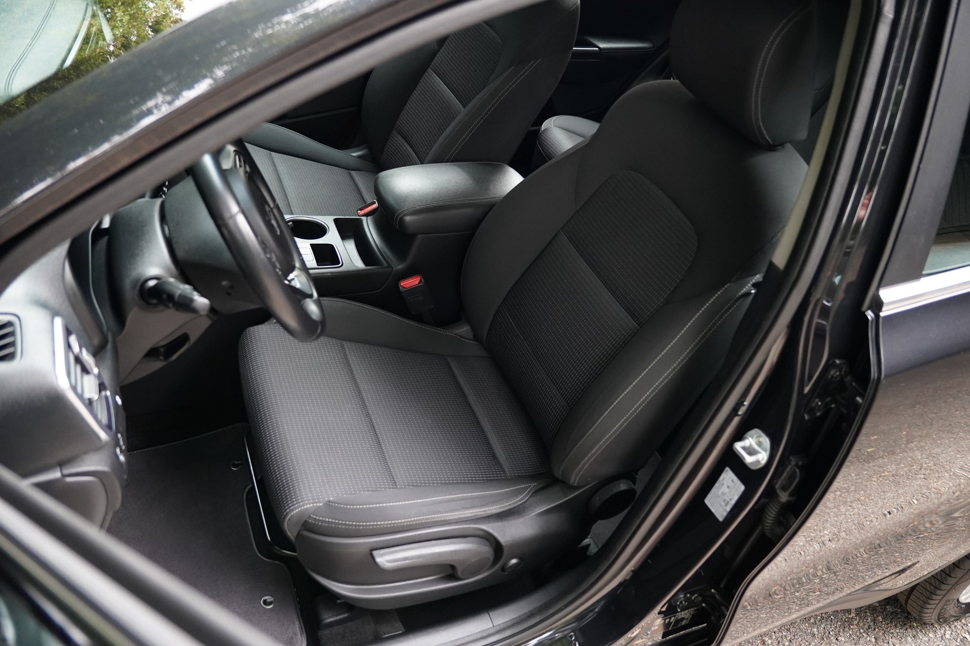KIA Sportage 1.6 GDi Trend 2WD-image-16