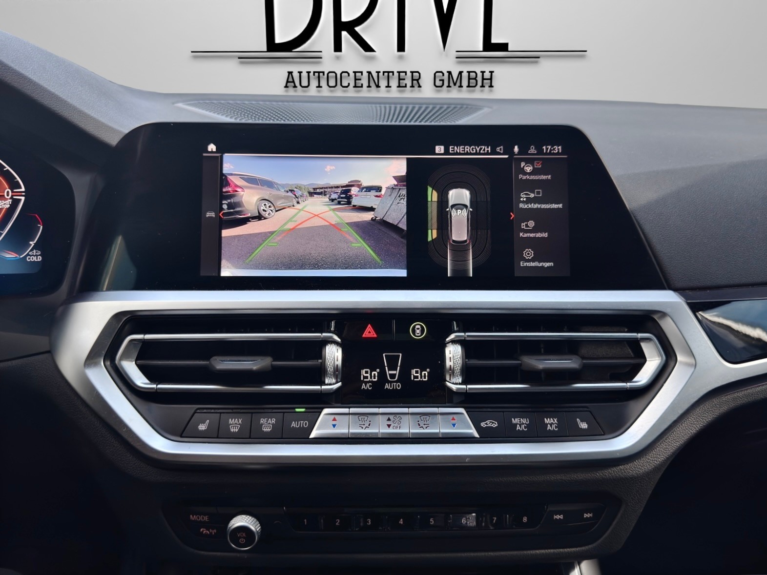 BMW 320d xDrive 48V Touring Sport Line Steptronic-image-14