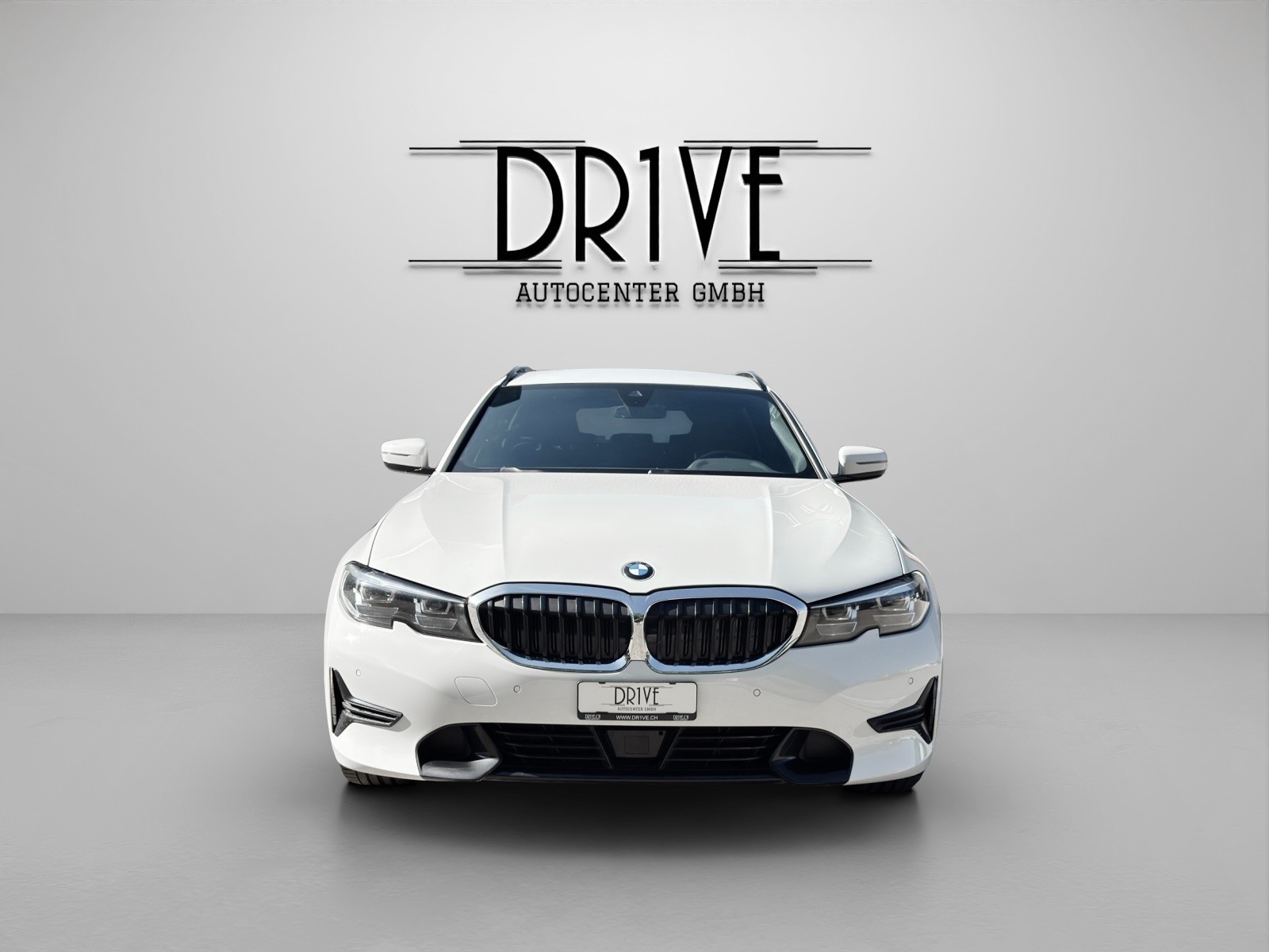 BMW 320d xDrive 48V Touring Sport Line Steptronic-showroom-element-1