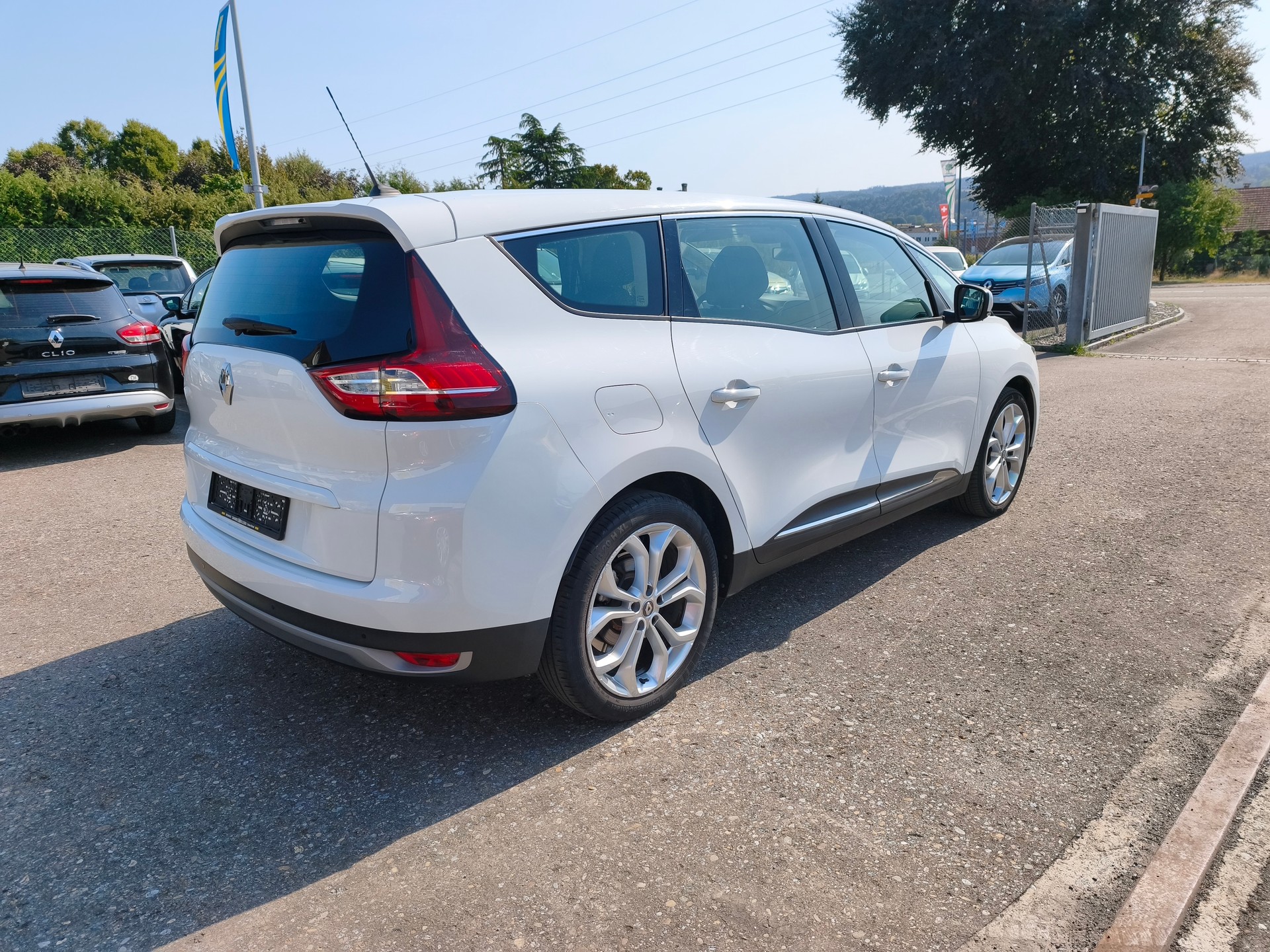 RENAULT GRAND SCENIC-image-5