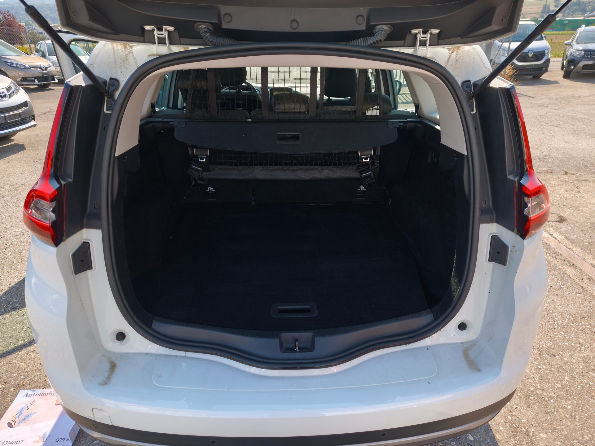 RENAULT GRAND SCENIC-image-14