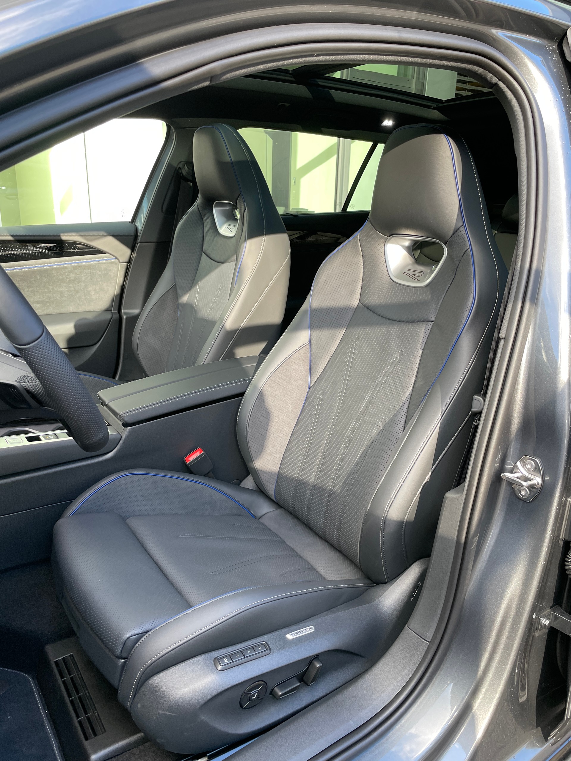 VW Passat Variant 1.5e TSI R-Line DSG-image-11