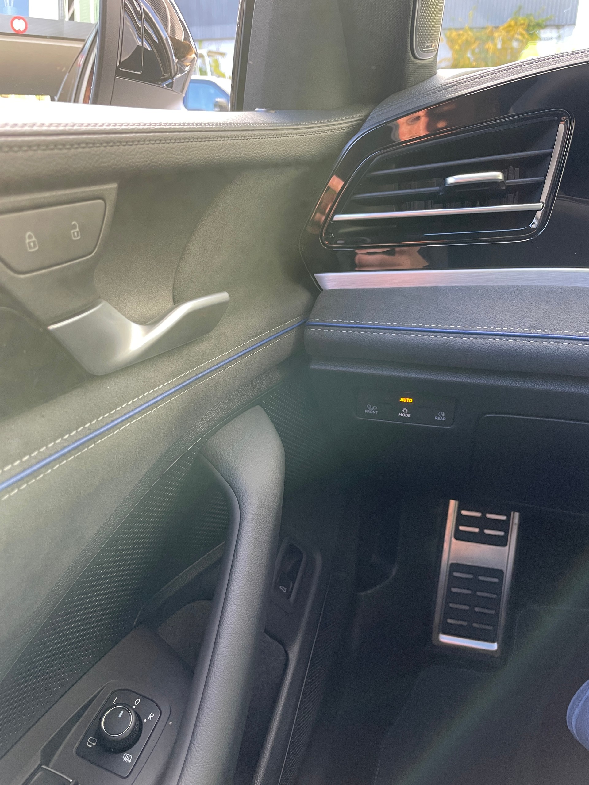 VW Passat Variant 1.5e TSI R-Line DSG-image-22