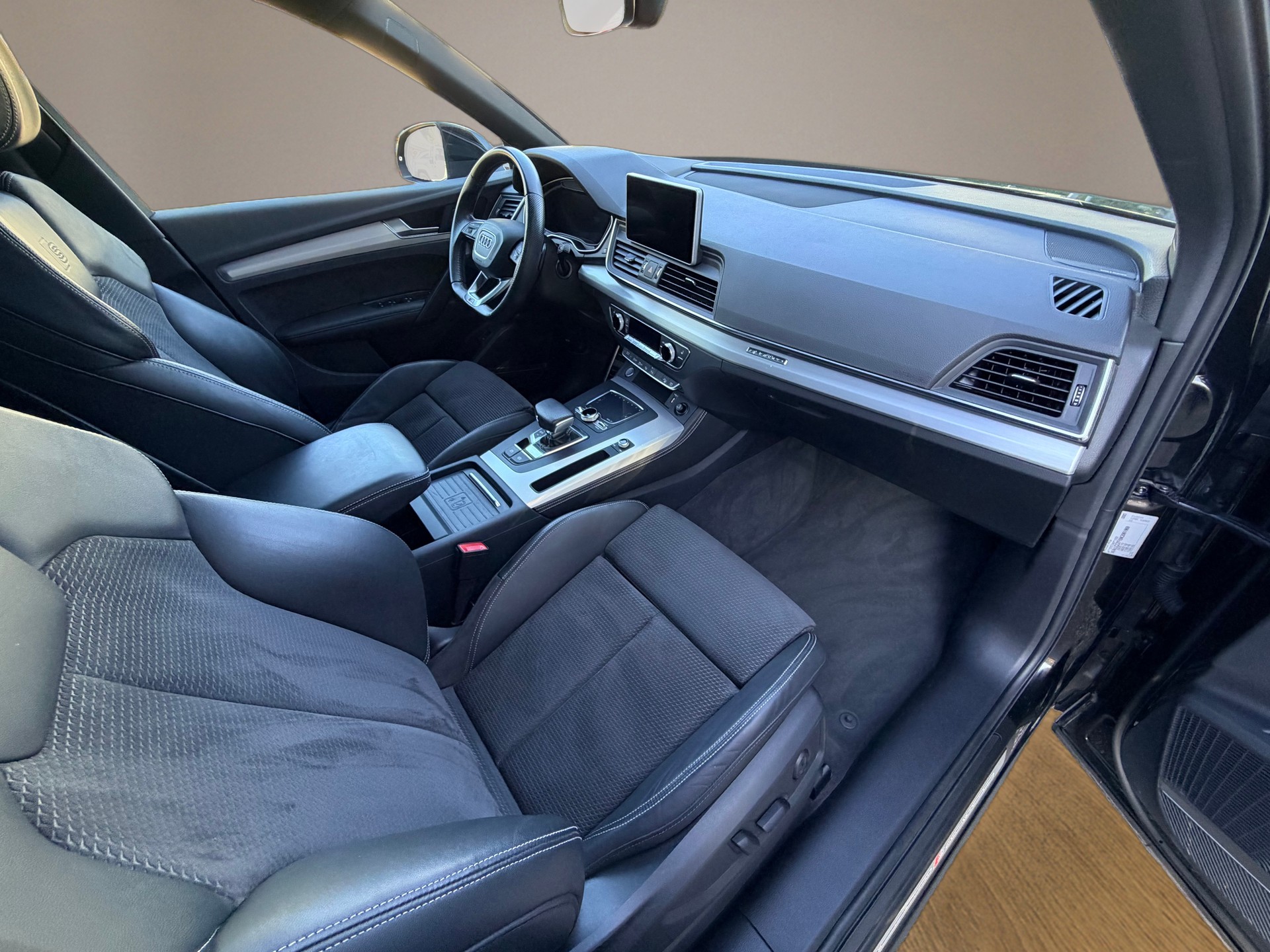 AUDI Q5 45 TFSI sport quattro S-tronic-image-9