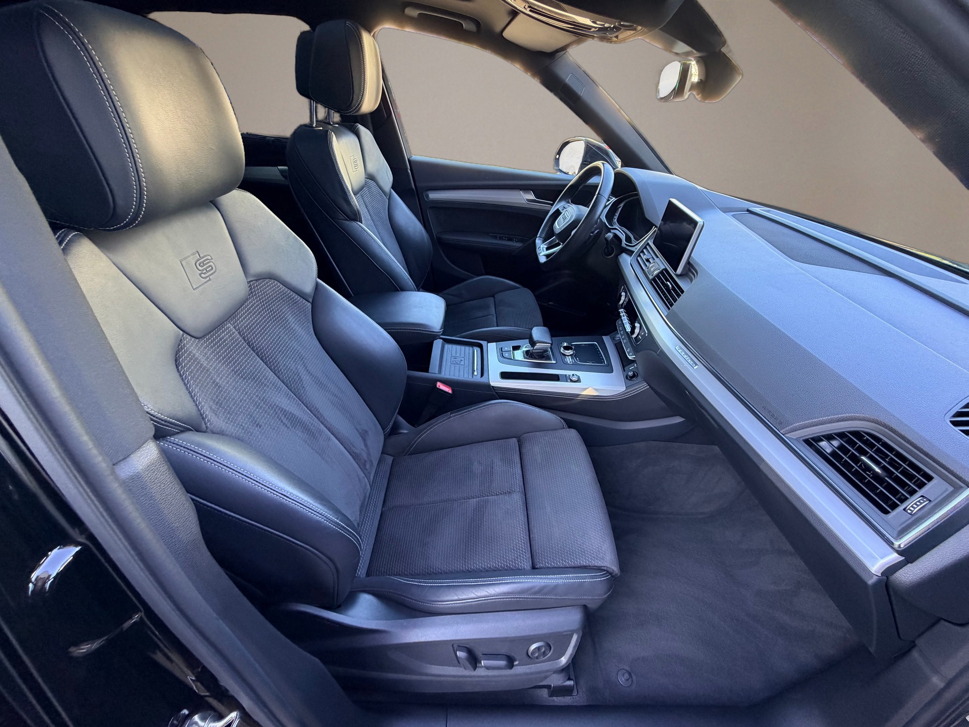AUDI Q5 45 TFSI sport quattro S-tronic-image-8