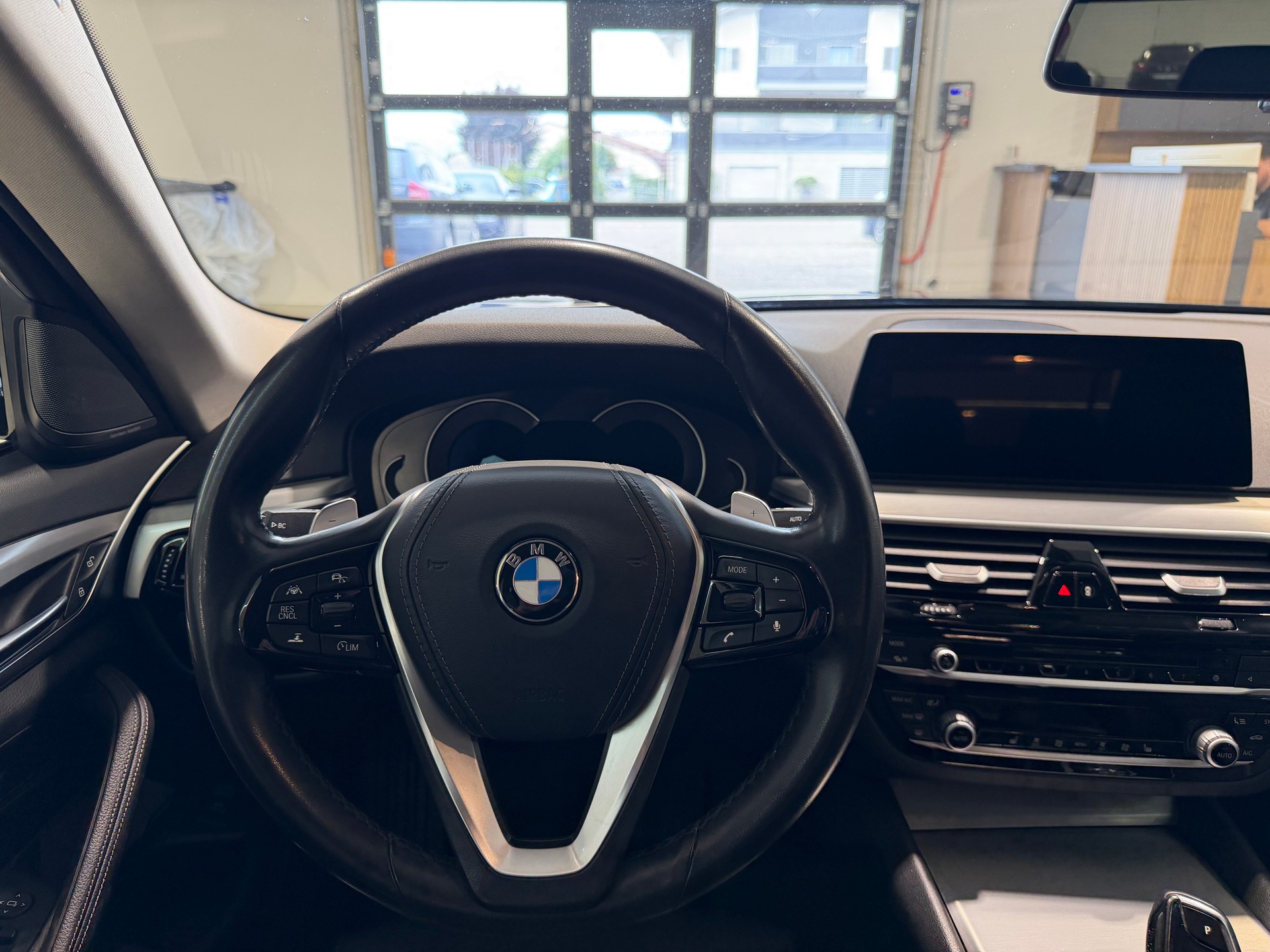 BMW 530d xDrive Sport Line Steptronic-image-11
