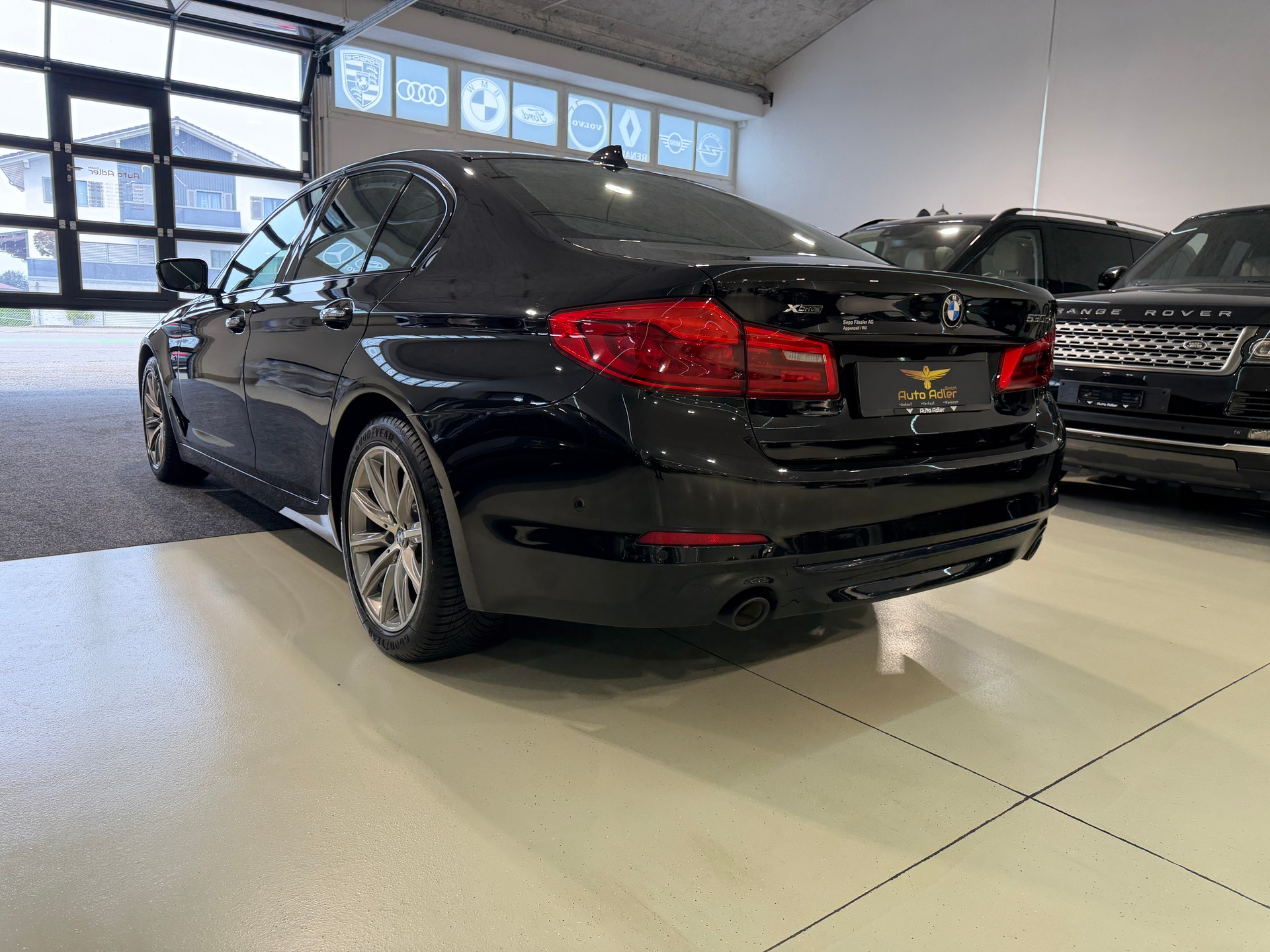 BMW 530d xDrive Sport Line Steptronic-showroom-element-3