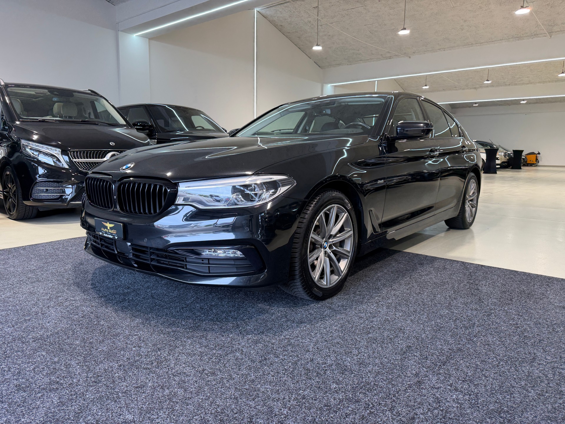 BMW 530d xDrive Sport Line Steptronic-showroom-element-1