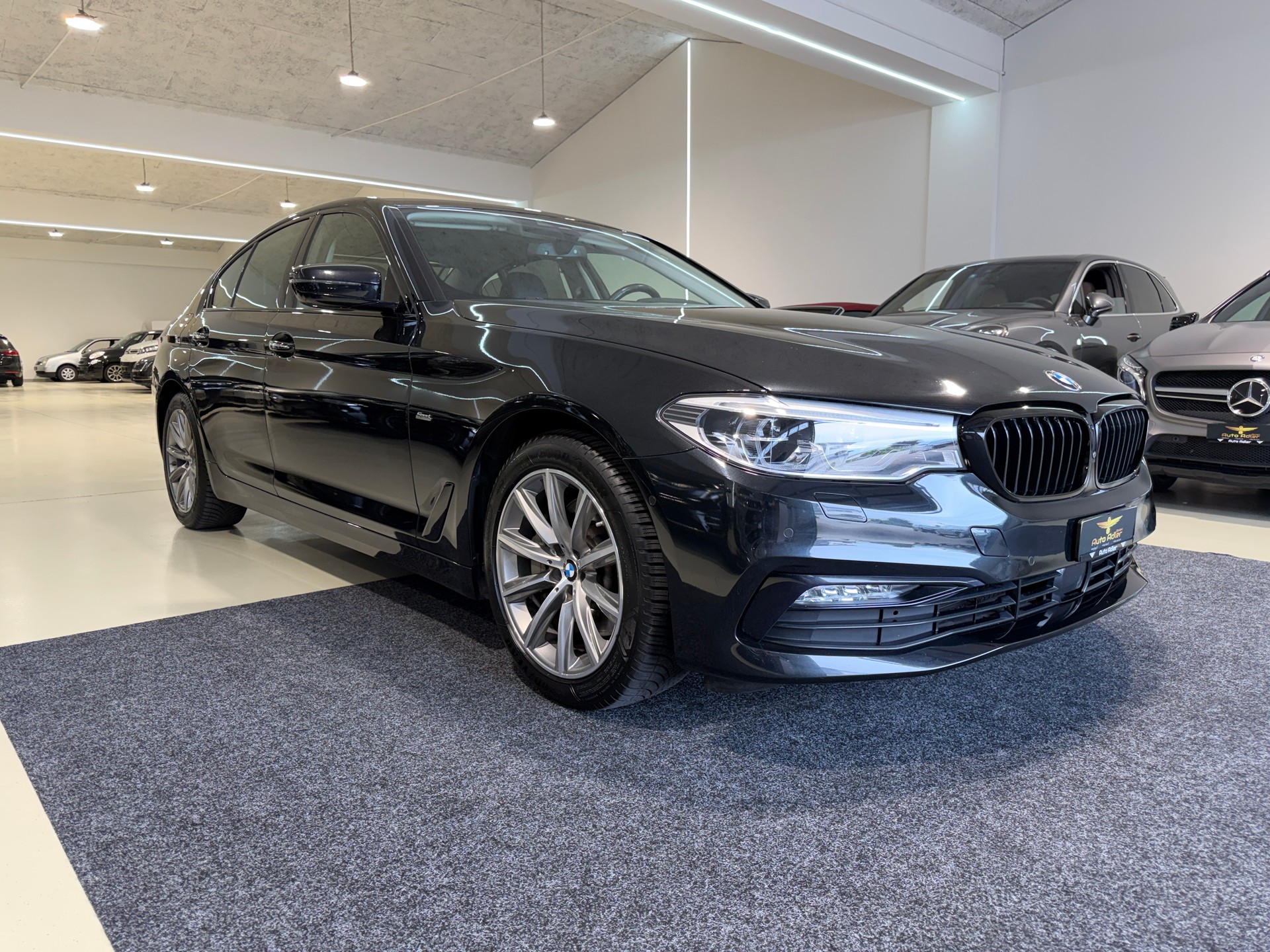 BMW 530d xDrive Sport Line Steptronic-showroom-element-2