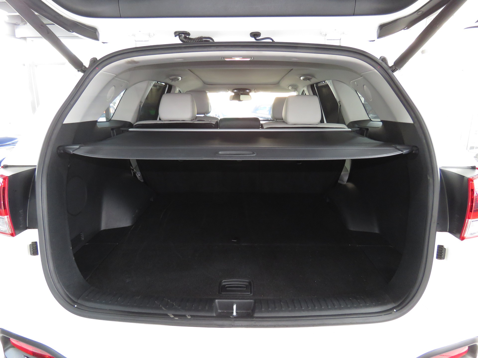 KIA Sorento 2.2 CRDI Style Automat 4WD (ab Platz, Fixpreis)-image-10