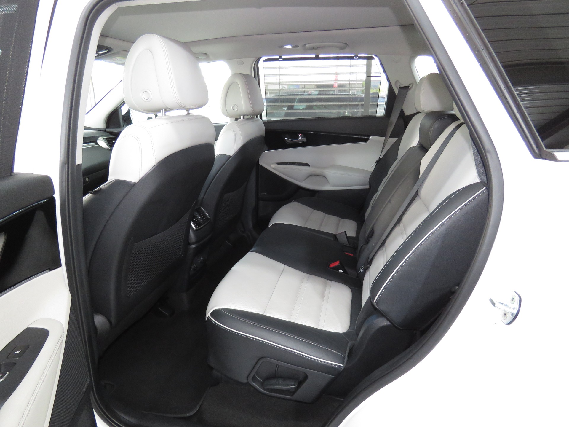 KIA Sorento 2.2 CRDI Style Automat 4WD (ab Platz, Fixpreis)-image-9