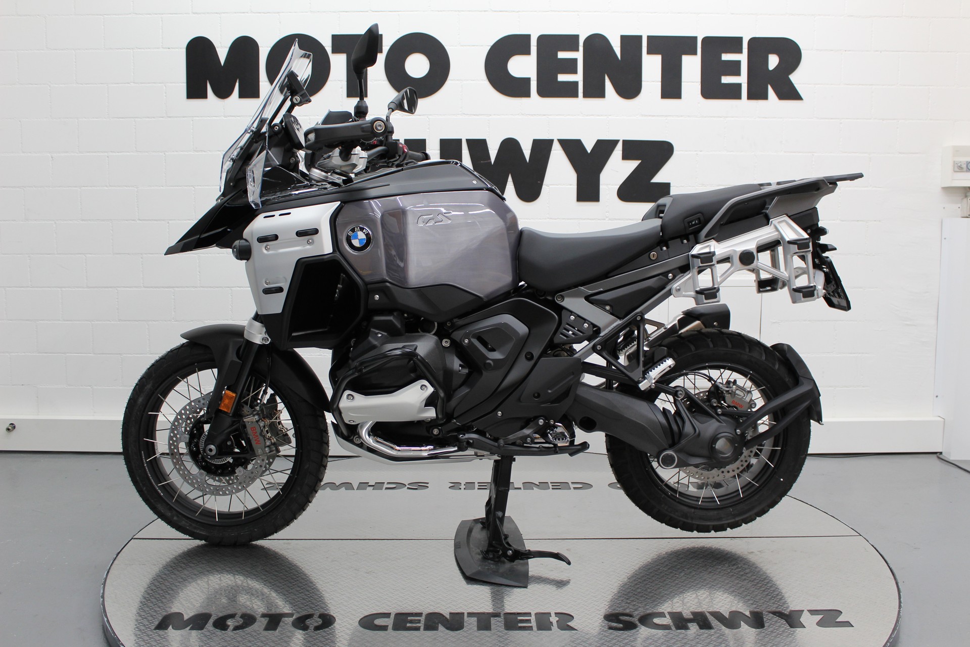 BMW R 1300 GS Adventure-image-4