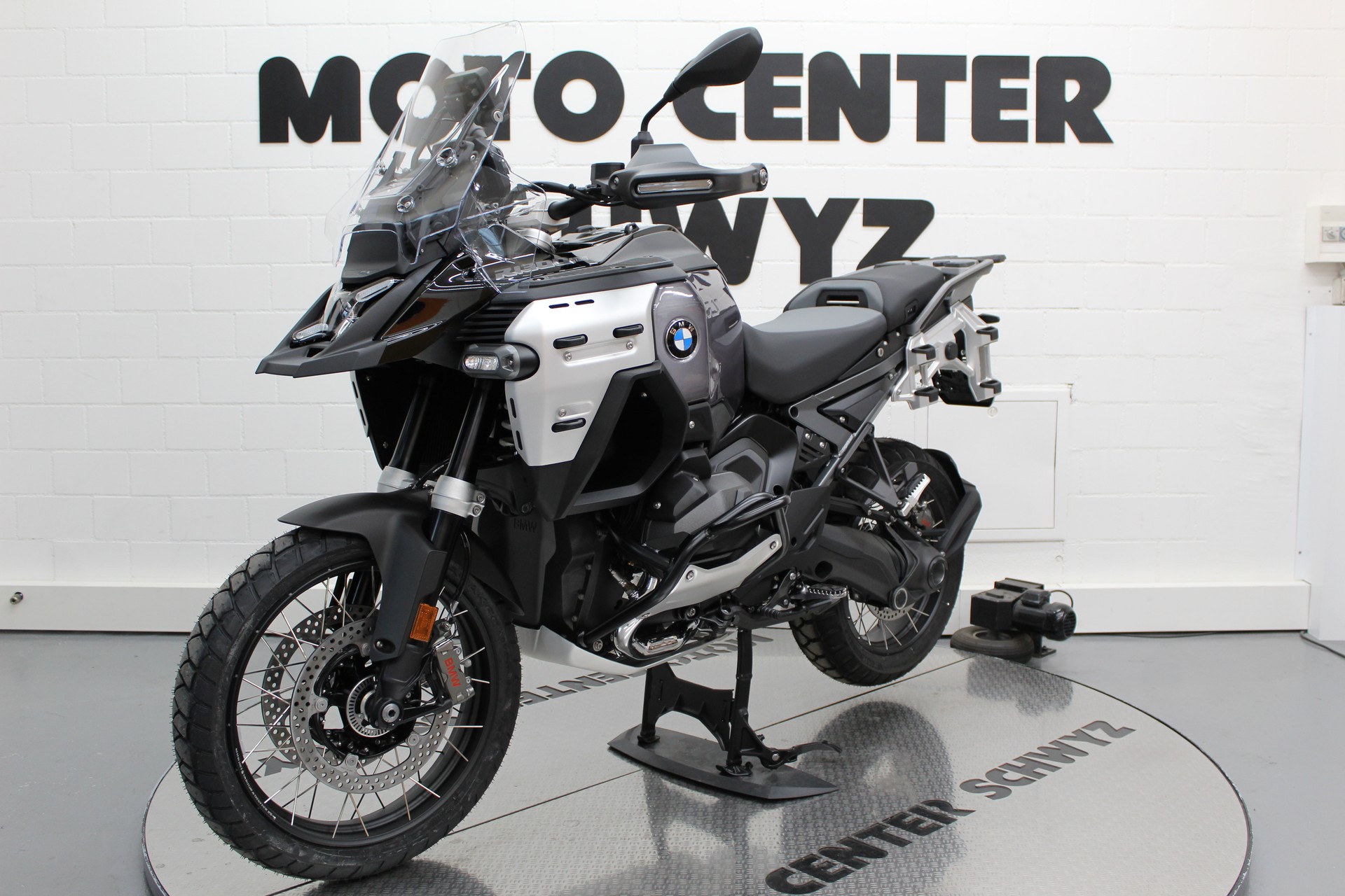 BMW R 1300 GS Adventure-image-3
