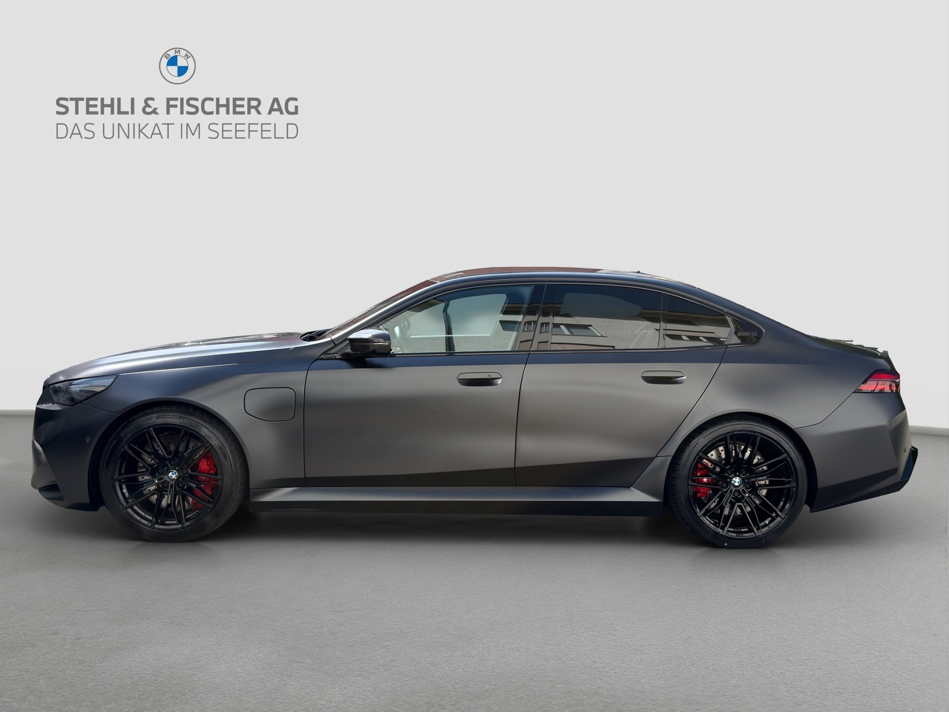 BMW M5 xDrive-showroom-element-2