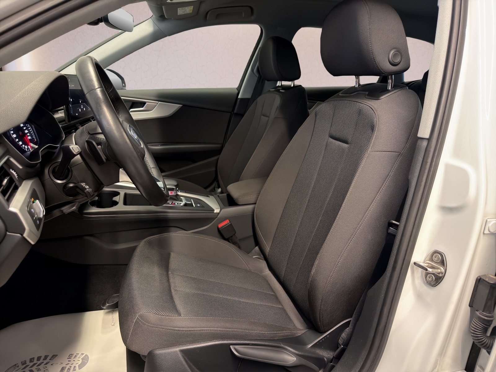 AUDI A4 Avant 35 TDI S-tronic-image-14