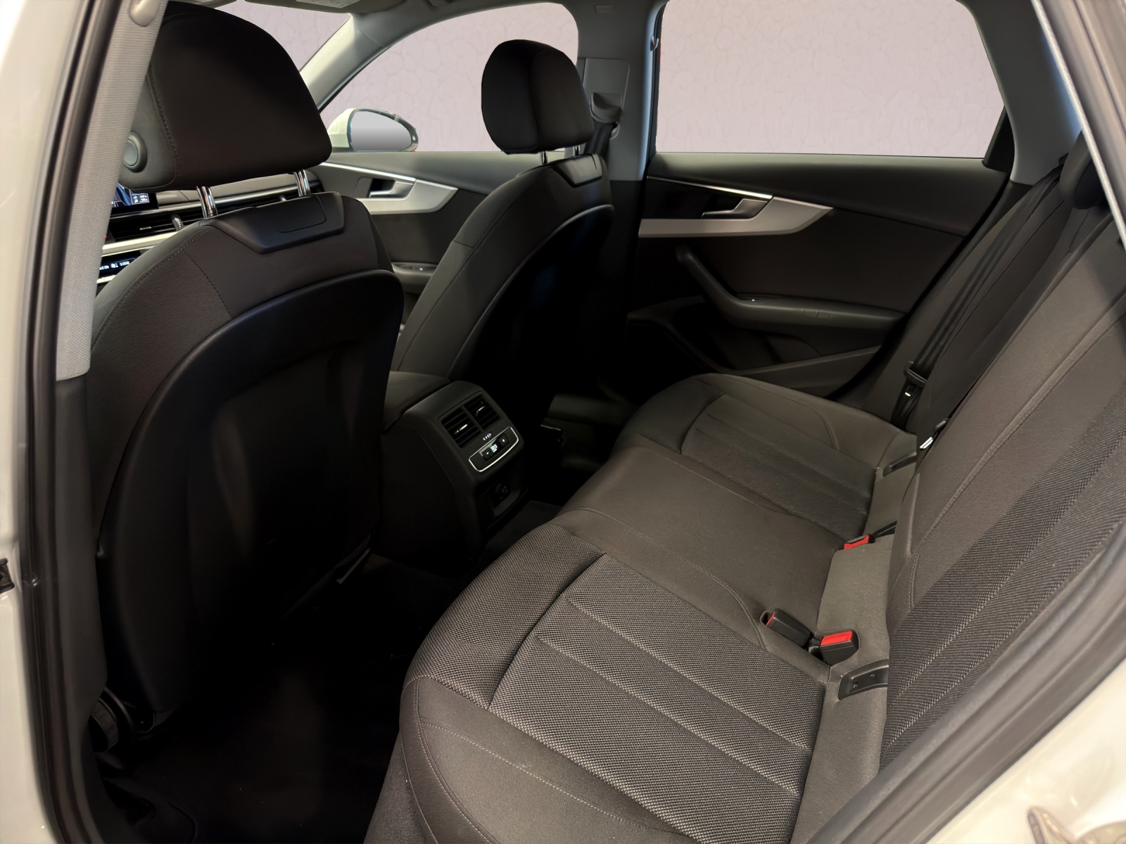 AUDI A4 Avant 35 TDI S-tronic-image-16