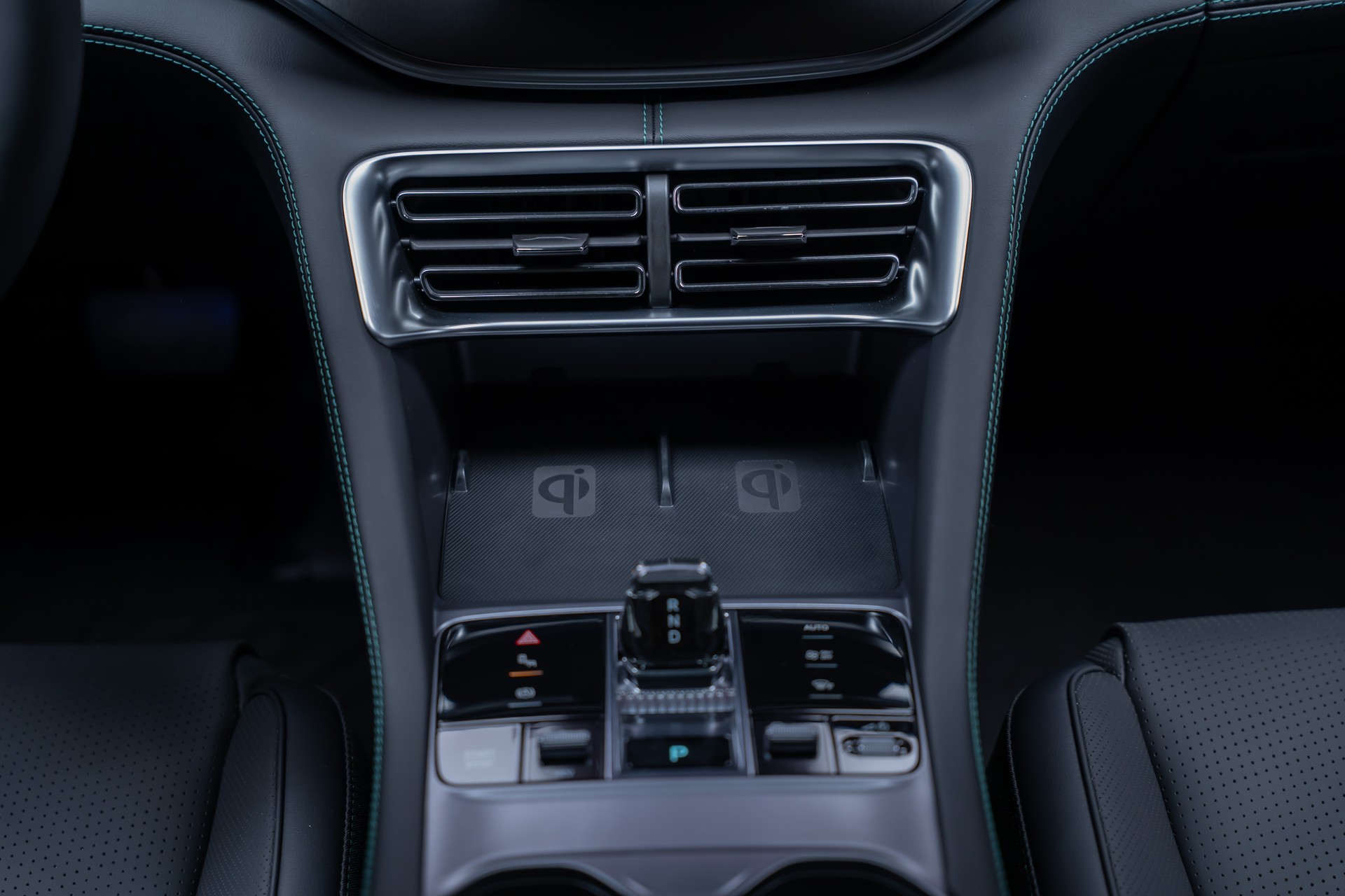 BYD Seal U DM-i Design AWD Seal U DM-i Design AWD / Panorama / Head-Up Display / 360 Kamera-image-24