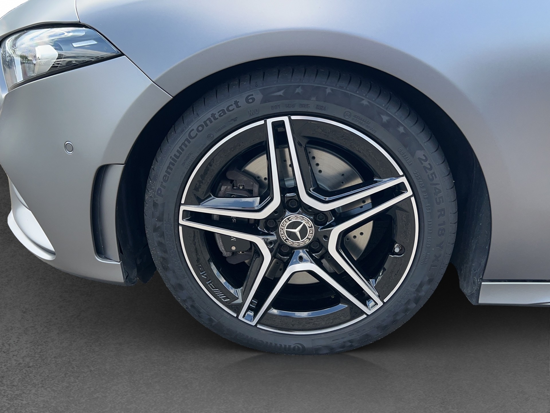 MERCEDES-BENZ A 220 d 4Matic AMG Line-image-12