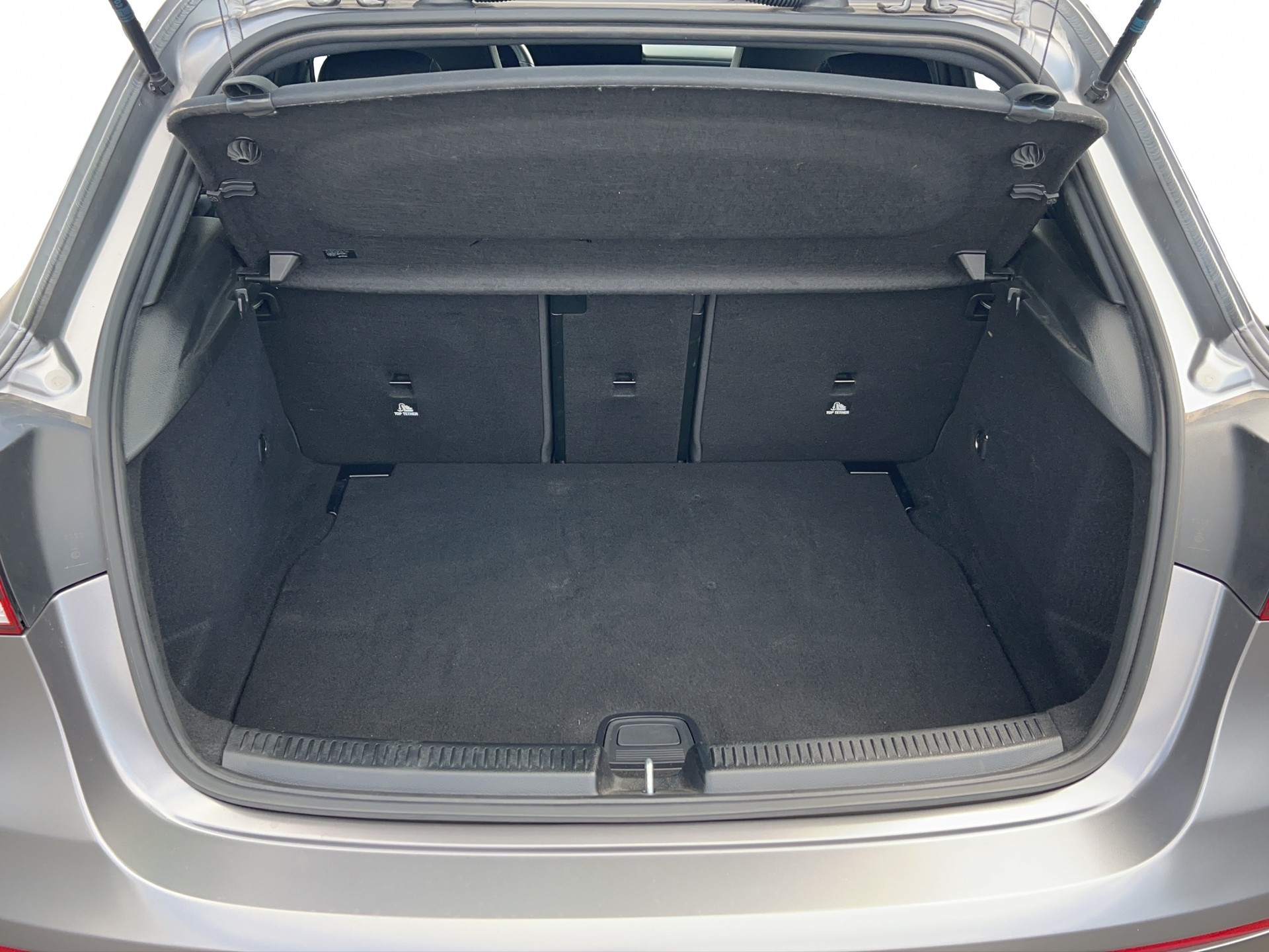 MERCEDES-BENZ A 220 d 4Matic AMG Line-image-11