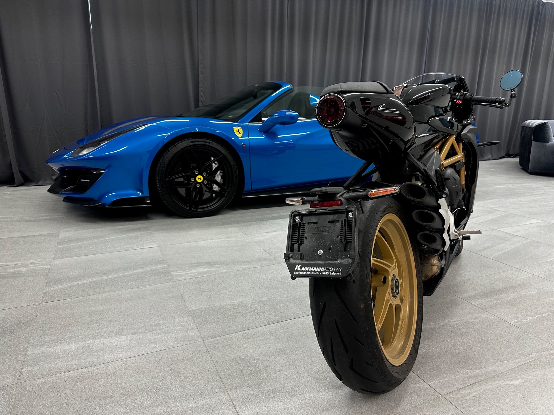 MV AGUSTA Superveloce 800-image-1