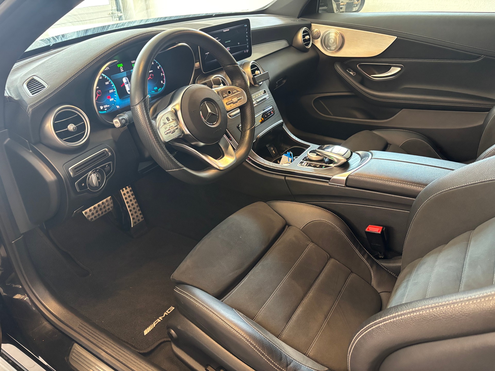 MERCEDES-BENZ C 200 Coupé 4Matic AMG Line 9G-Tronic-image-7