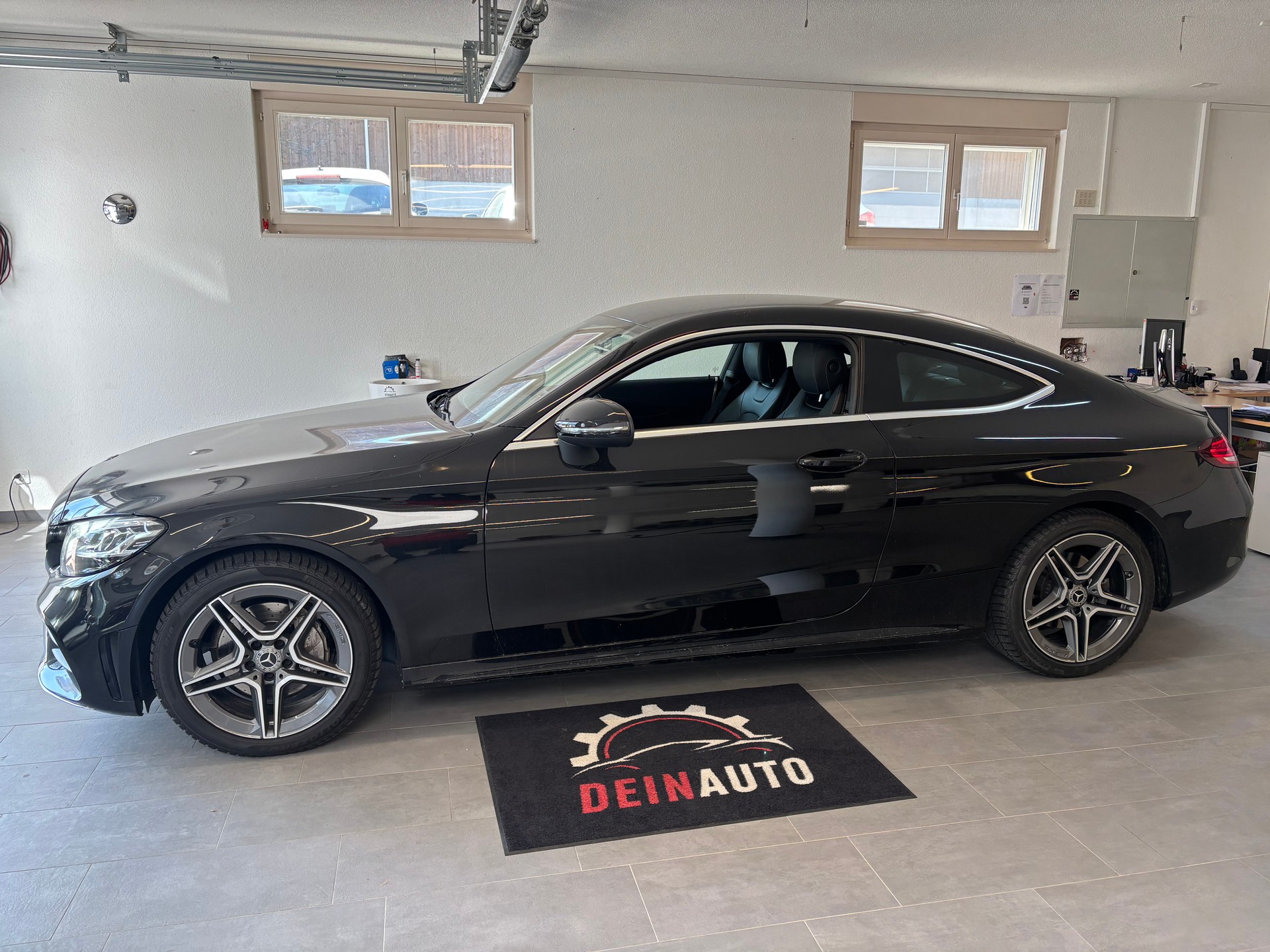 MERCEDES-BENZ C 200 Coupé 4Matic AMG Line 9G-Tronic-image-2