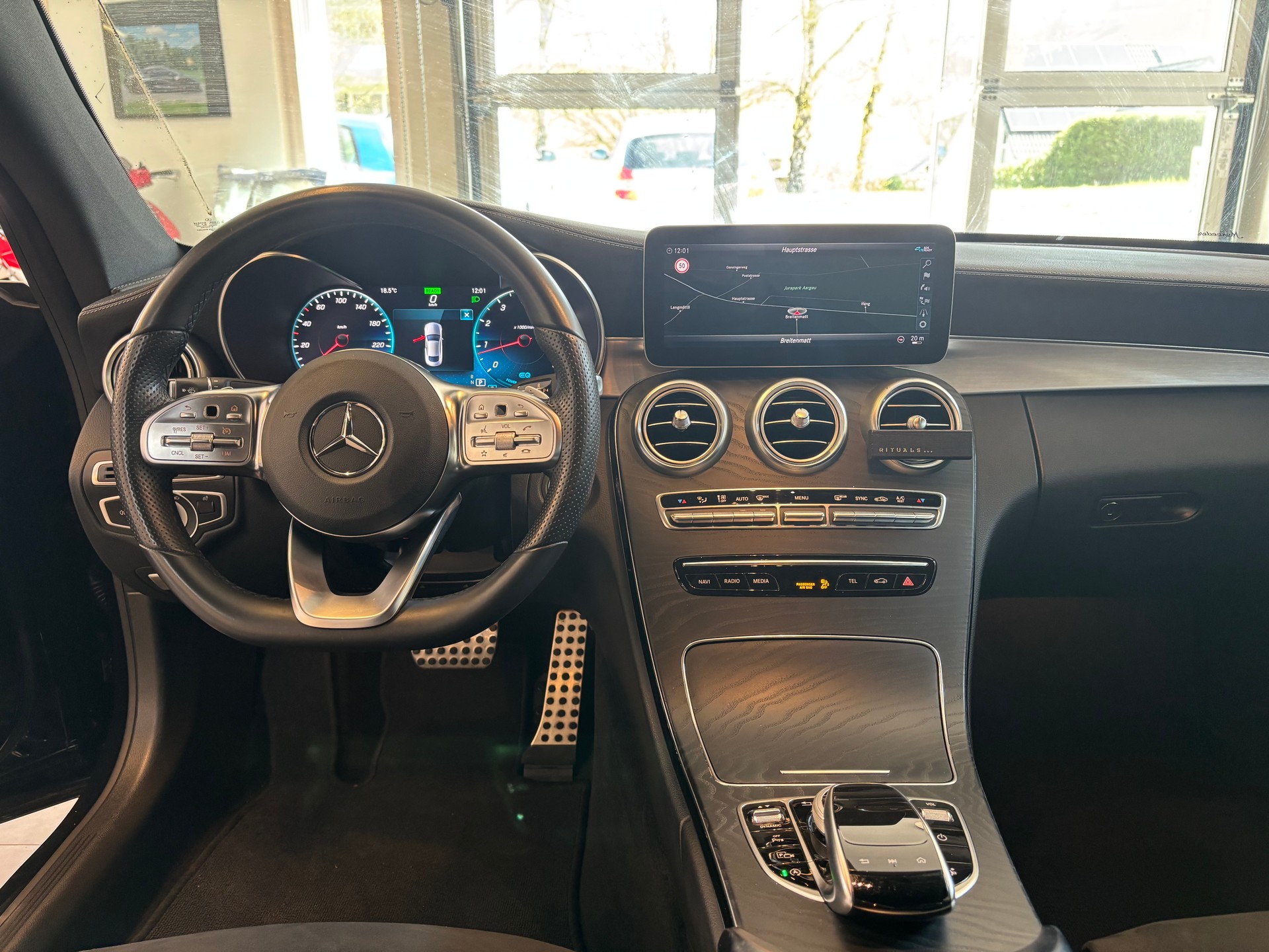 MERCEDES-BENZ C 200 Coupé 4Matic AMG Line 9G-Tronic-image-10