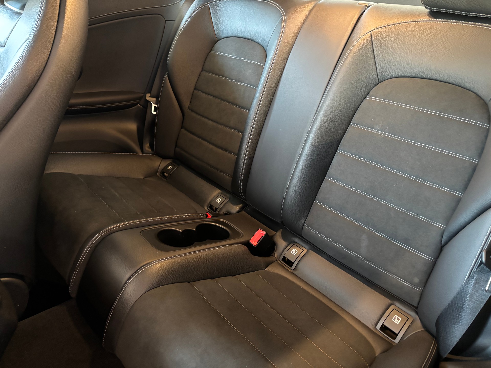 MERCEDES-BENZ C 200 Coupé 4Matic AMG Line 9G-Tronic-image-9