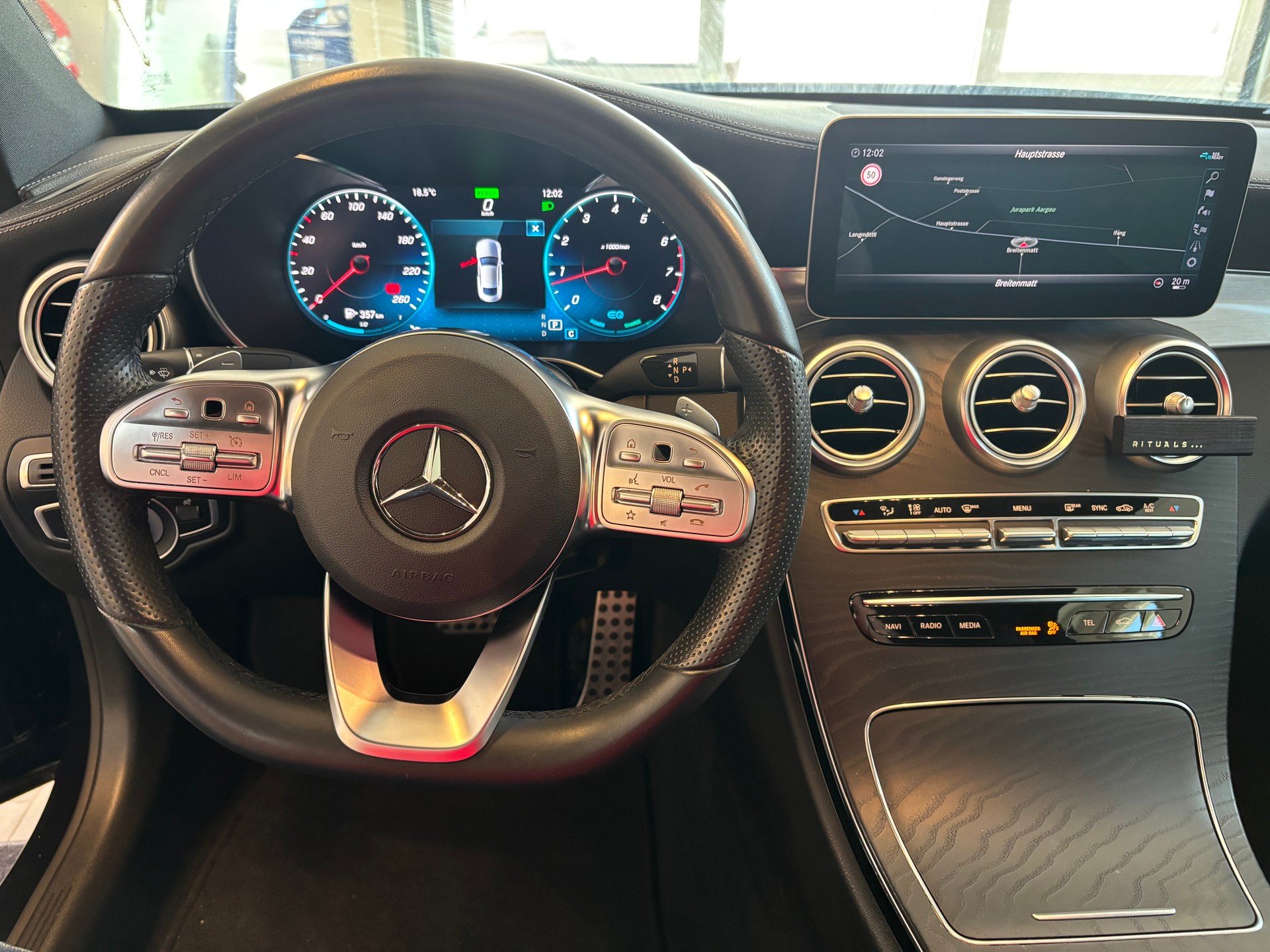 MERCEDES-BENZ C 200 Coupé 4Matic AMG Line 9G-Tronic-image-11