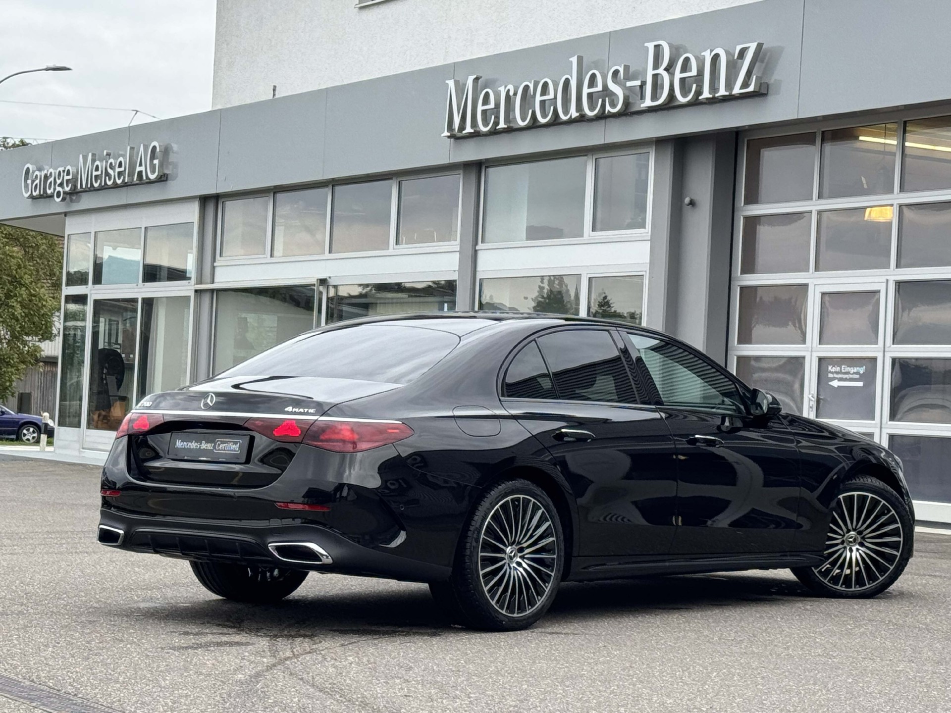 MERCEDES-BENZ E 200 AMG-Line 4Matic-image-2