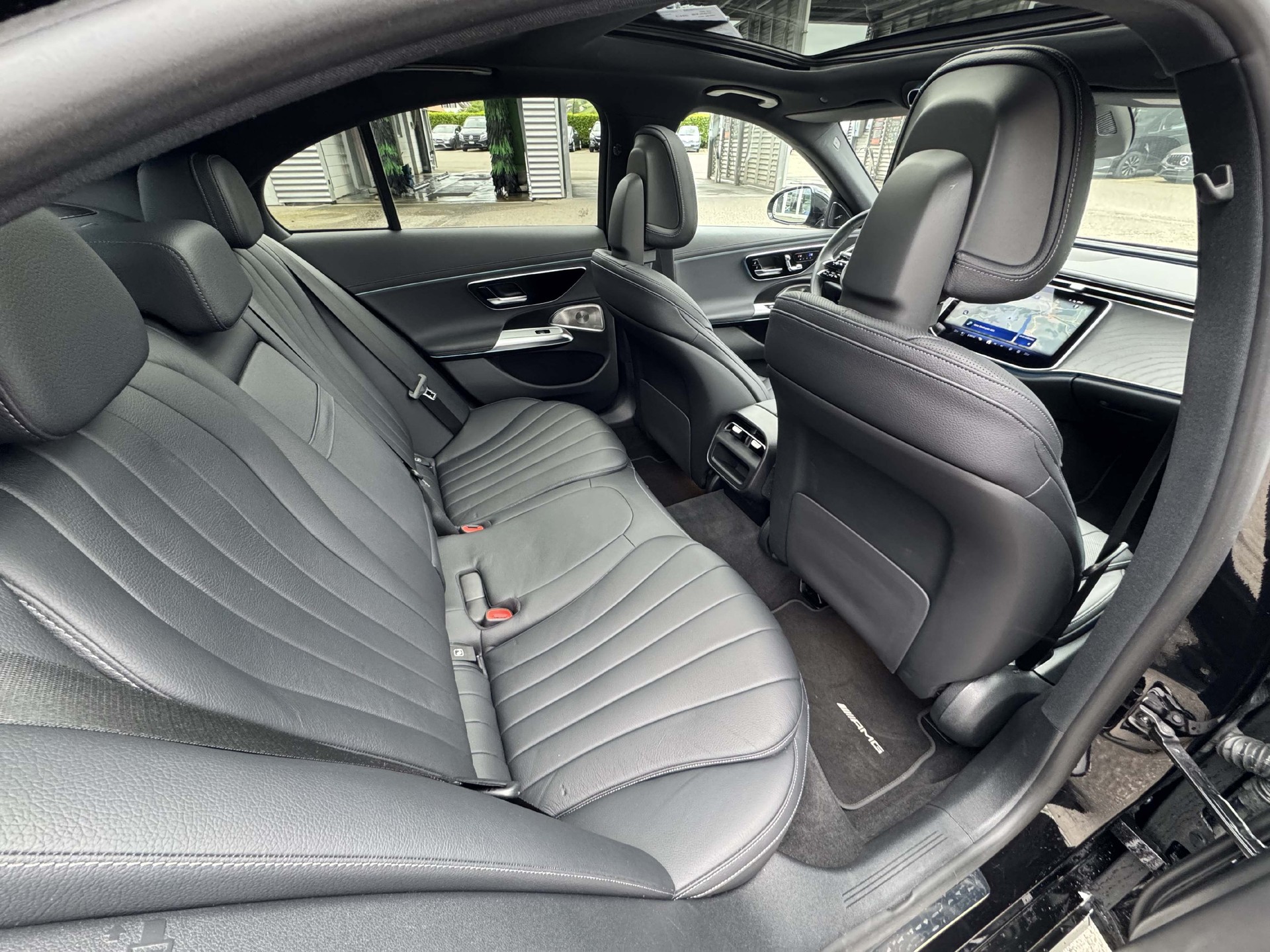 MERCEDES-BENZ E 200 AMG-Line 4Matic-image-9