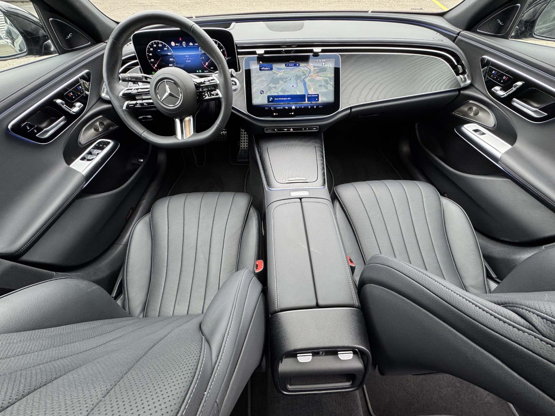 MERCEDES-BENZ E 200 AMG-Line 4Matic-image-7