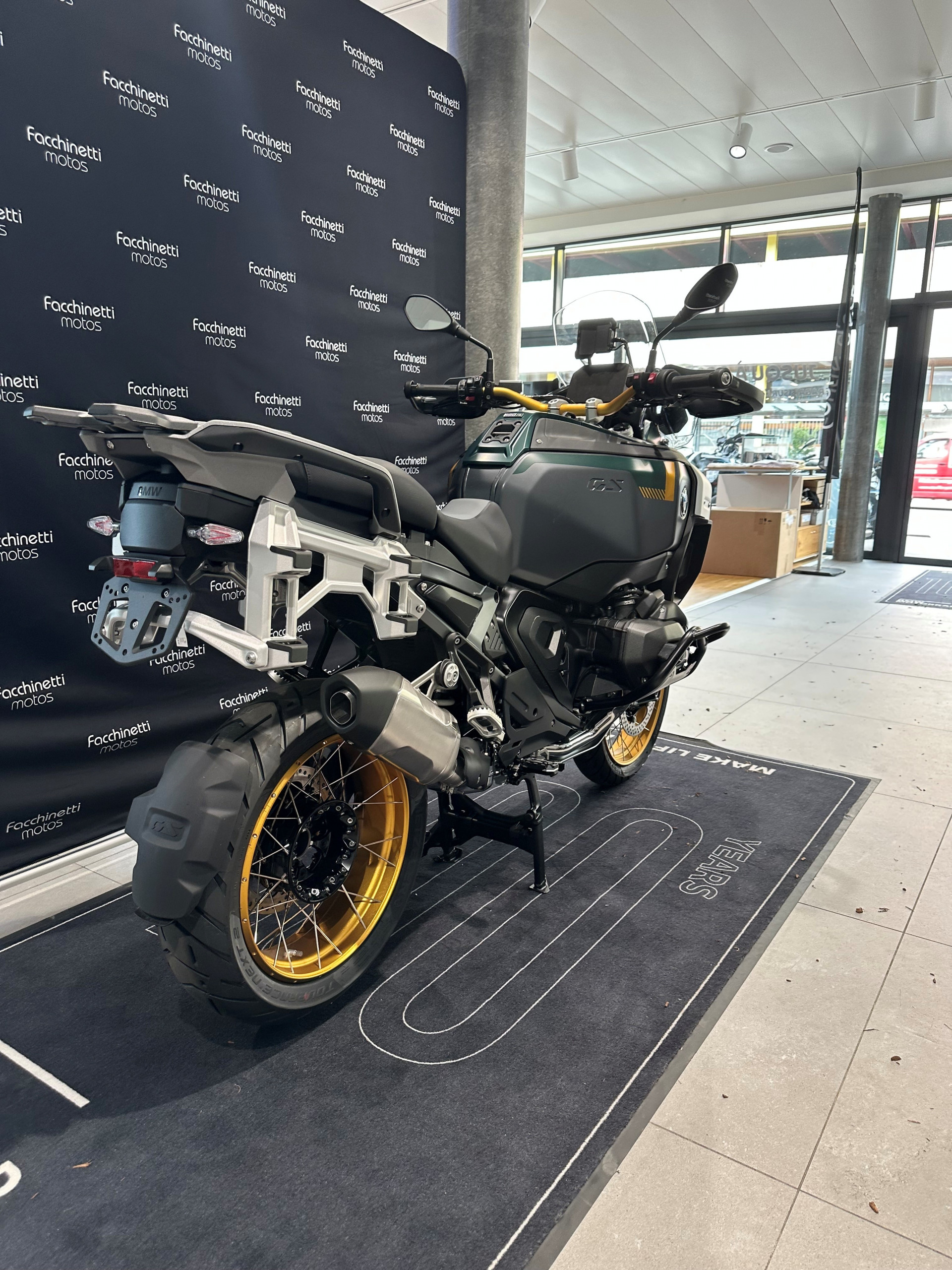 BMW R 1300 GS Adventure-image-5
