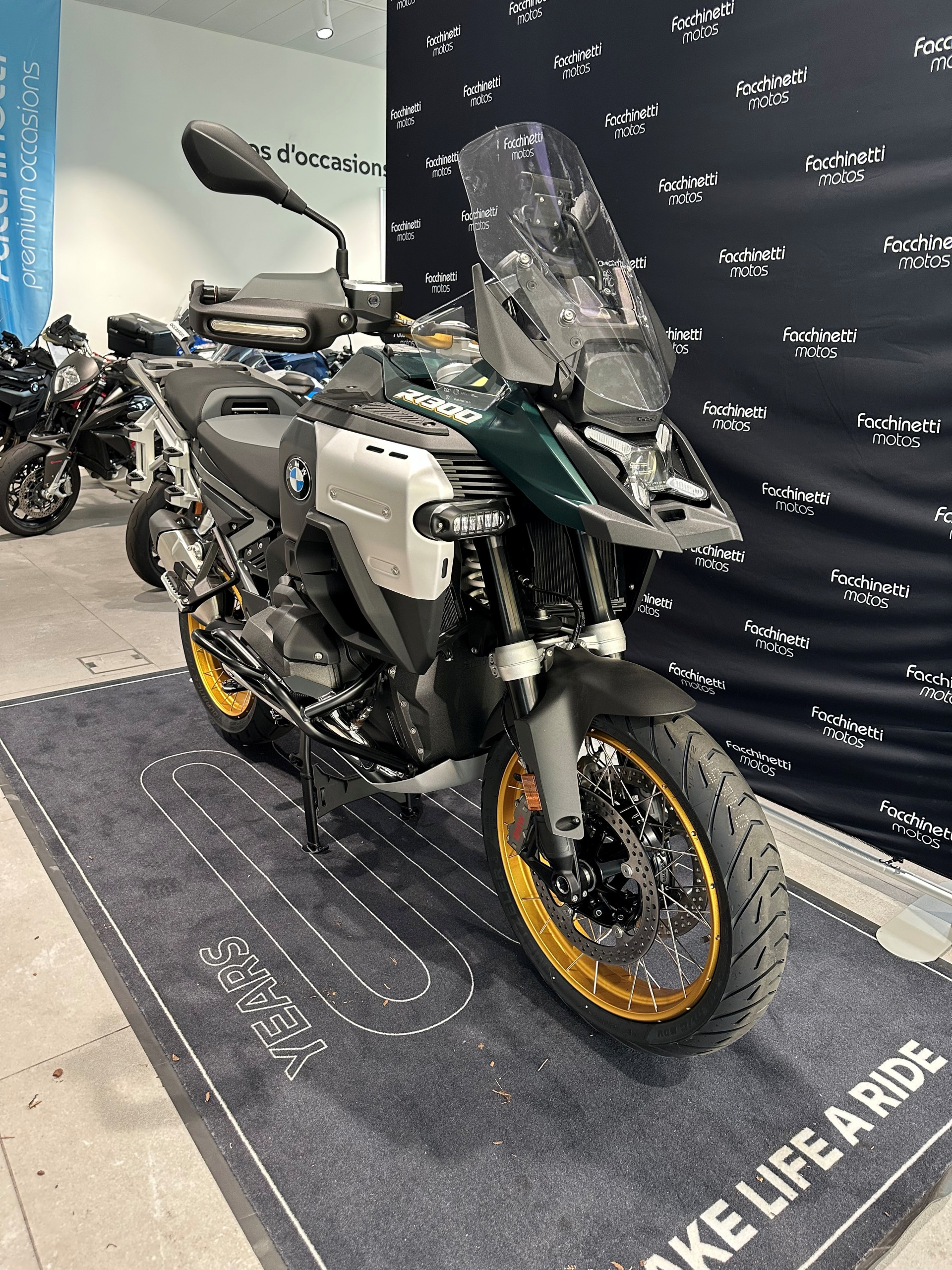 BMW R 1300 GS Adventure-image-4